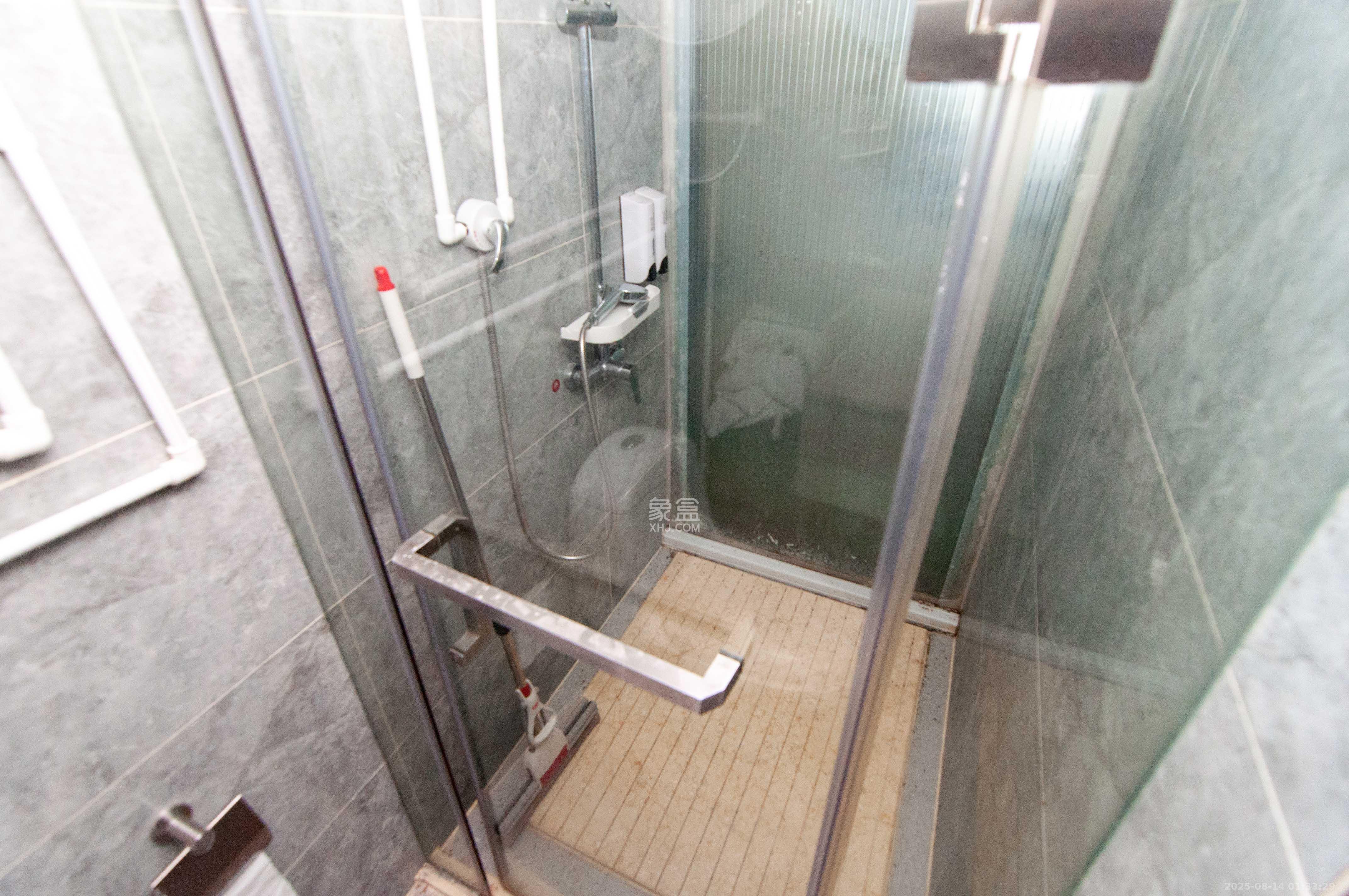 玛依拉山庄  1室1厅1卫    27.0万卫生间