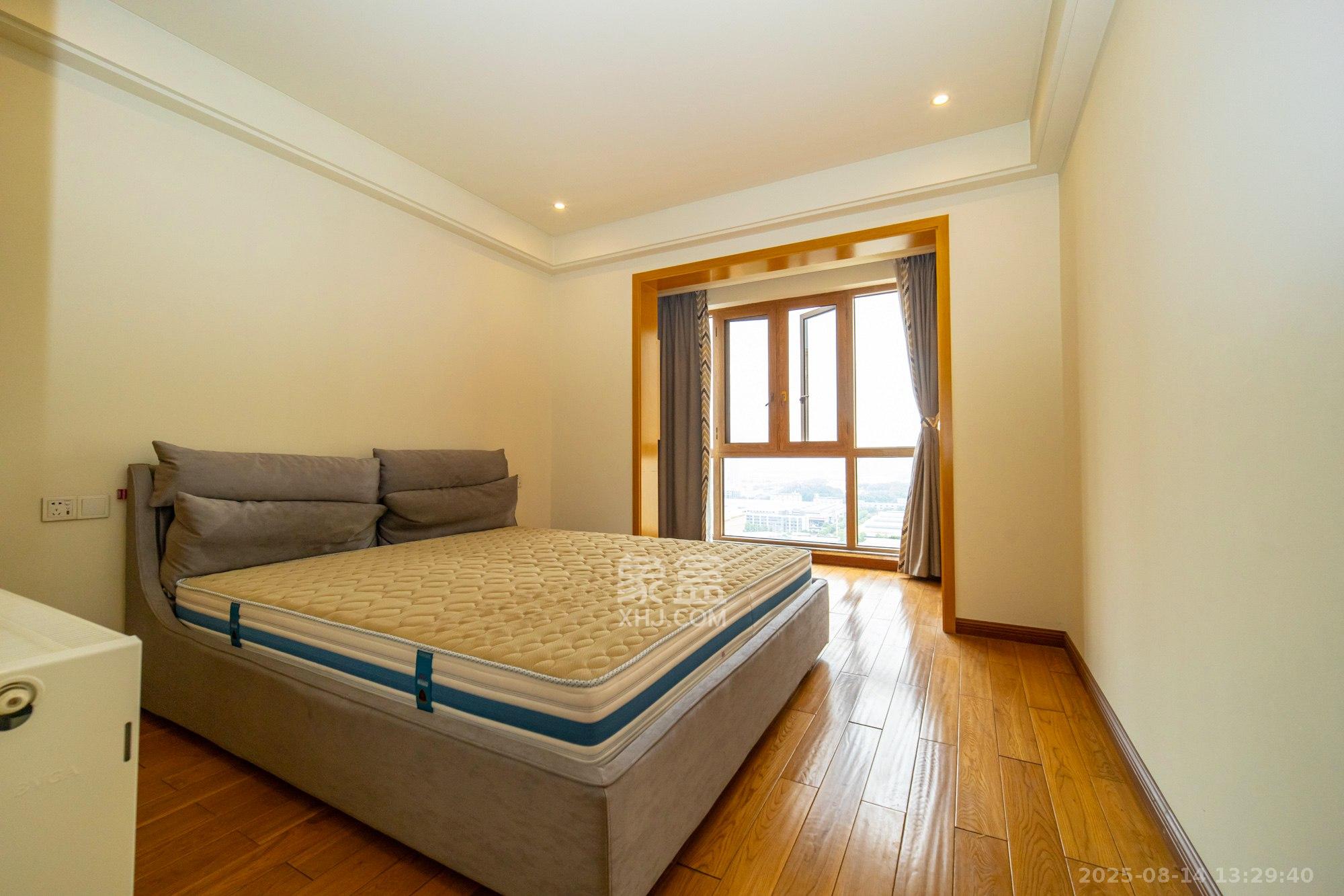 楚天世纪城东苑 3室2厅1卫 79.8万 楚天世纪城东苑 3室2厅1卫 79.8万卧室