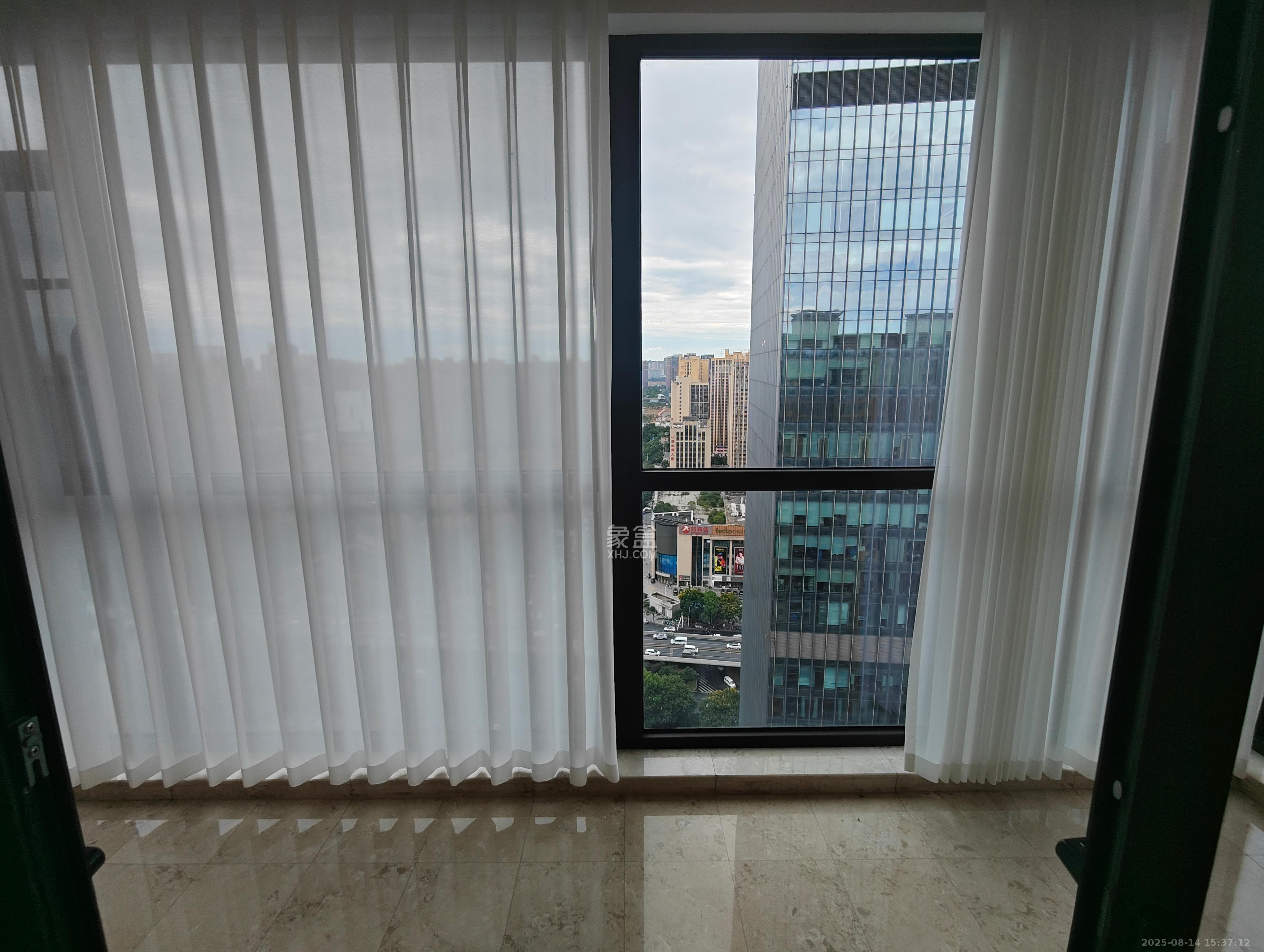 运达中央广场一、二期  3室2厅3卫    10000.0元/月室内图