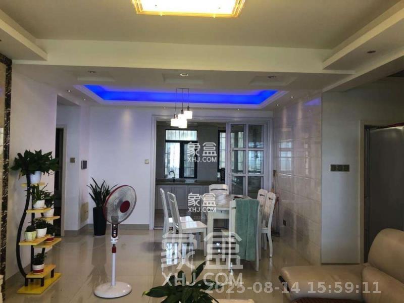 悦湖山  3室2厅2卫    2300.0元/月室内图