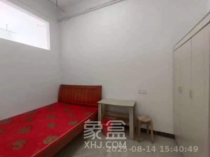 黄金一区 1室2厅1卫 1300.0元/月 黄金一区 1室2厅1卫 1300.0元/月室内图