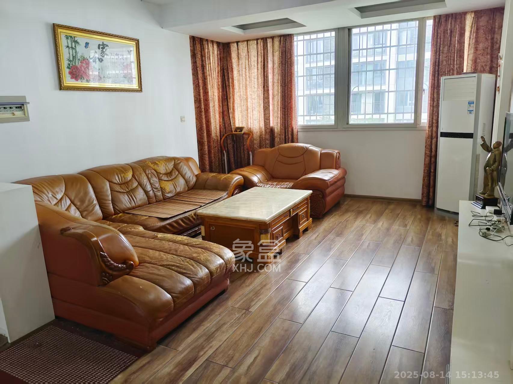 教师新村  4室2厅1卫   2200.00元/月