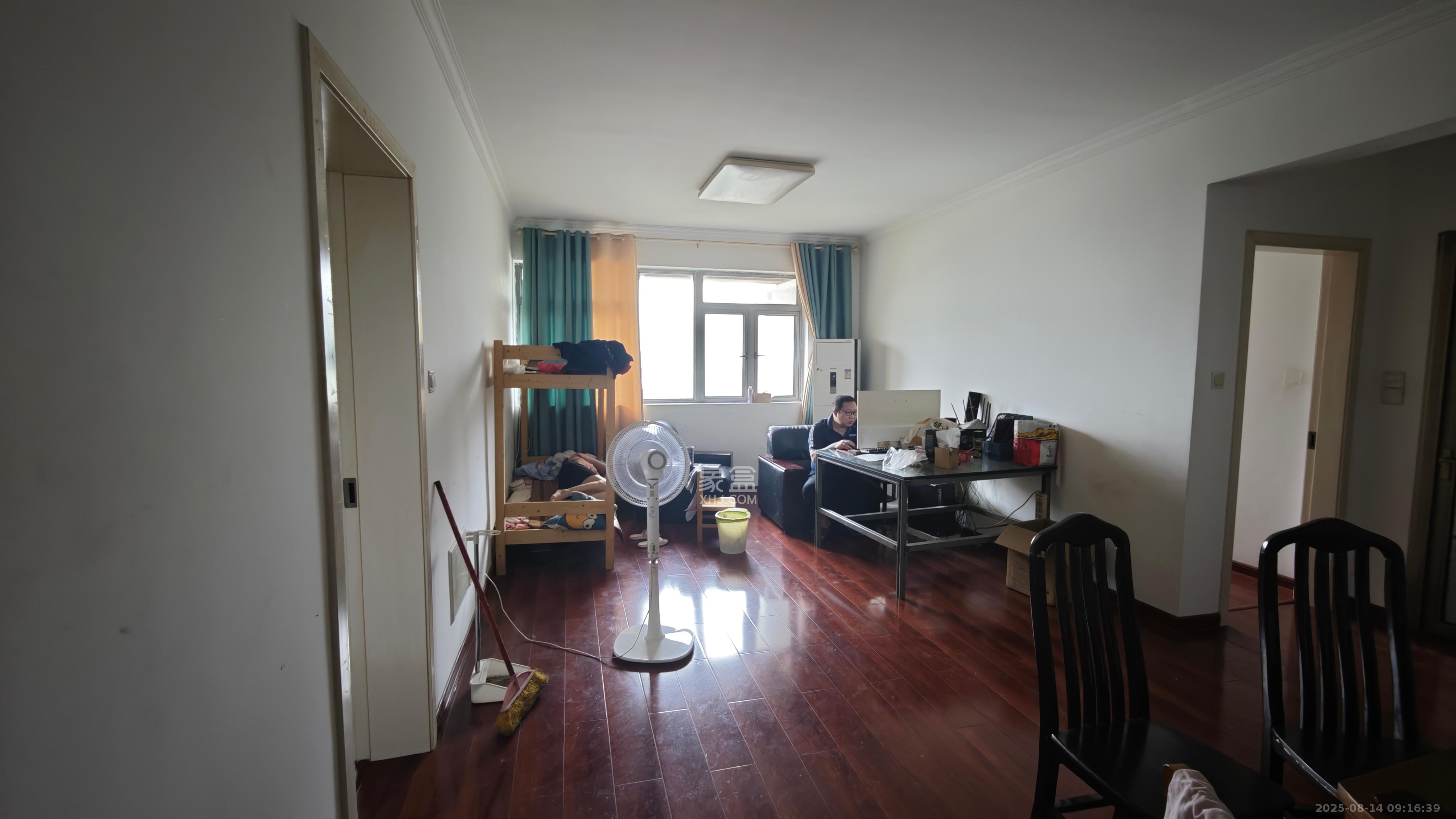 八方小区B区  3室2厅2卫    4000.0元/月室内图