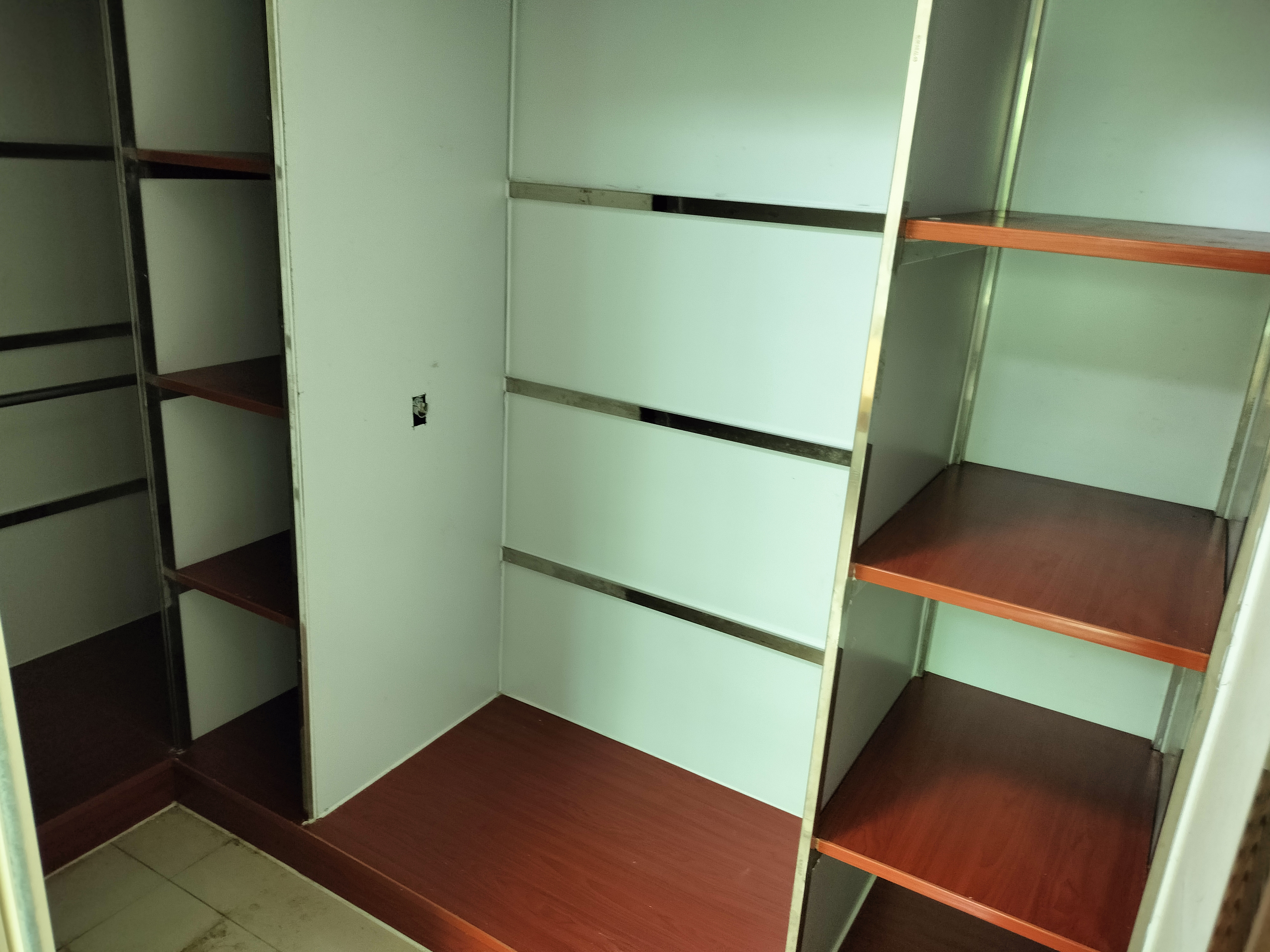 滨江温泉花园 3室2厅2卫 2300.0元/月 滨江温泉花园 3室2厅2卫 2300.0元/月室内图