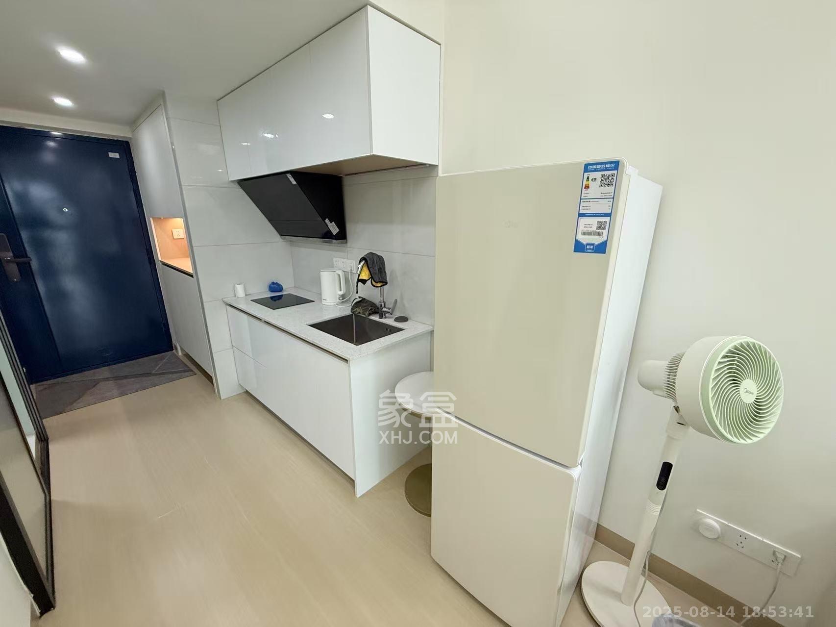 绿地V岛  1室0厅0卫   2200.00元/月室内图