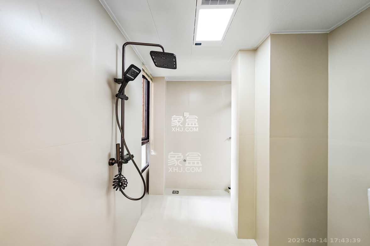 山语城三期 3室2厅1卫 75.8万 山语城三期 3室2厅1卫 75.8万卫生间