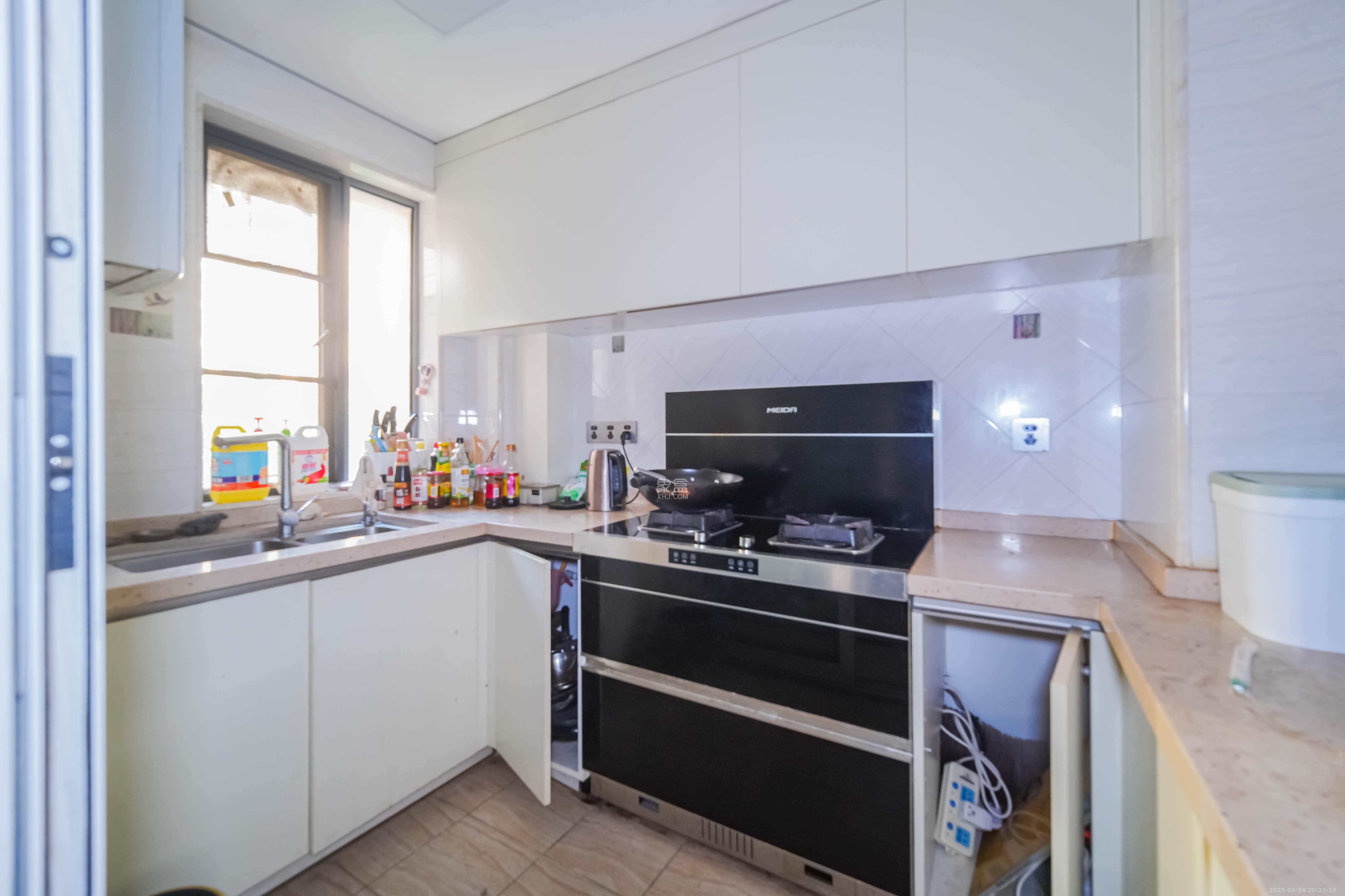 中城丽景香山园 4室2厅2卫 155.0万 中城丽景香山园 4室2厅2卫 155.0万厨房