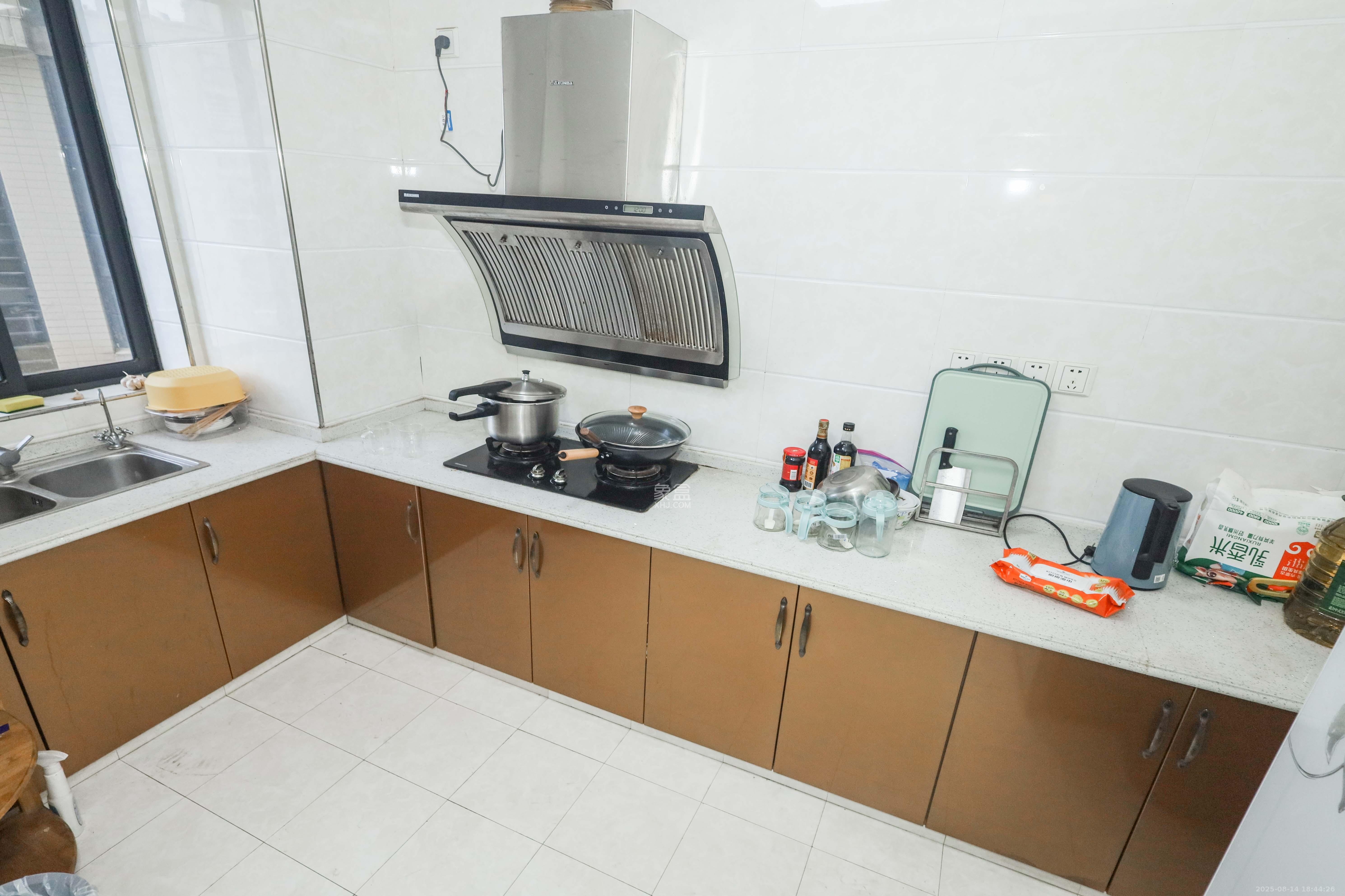 保利麓谷林语B区  3室2厅2卫    105.0万厨房