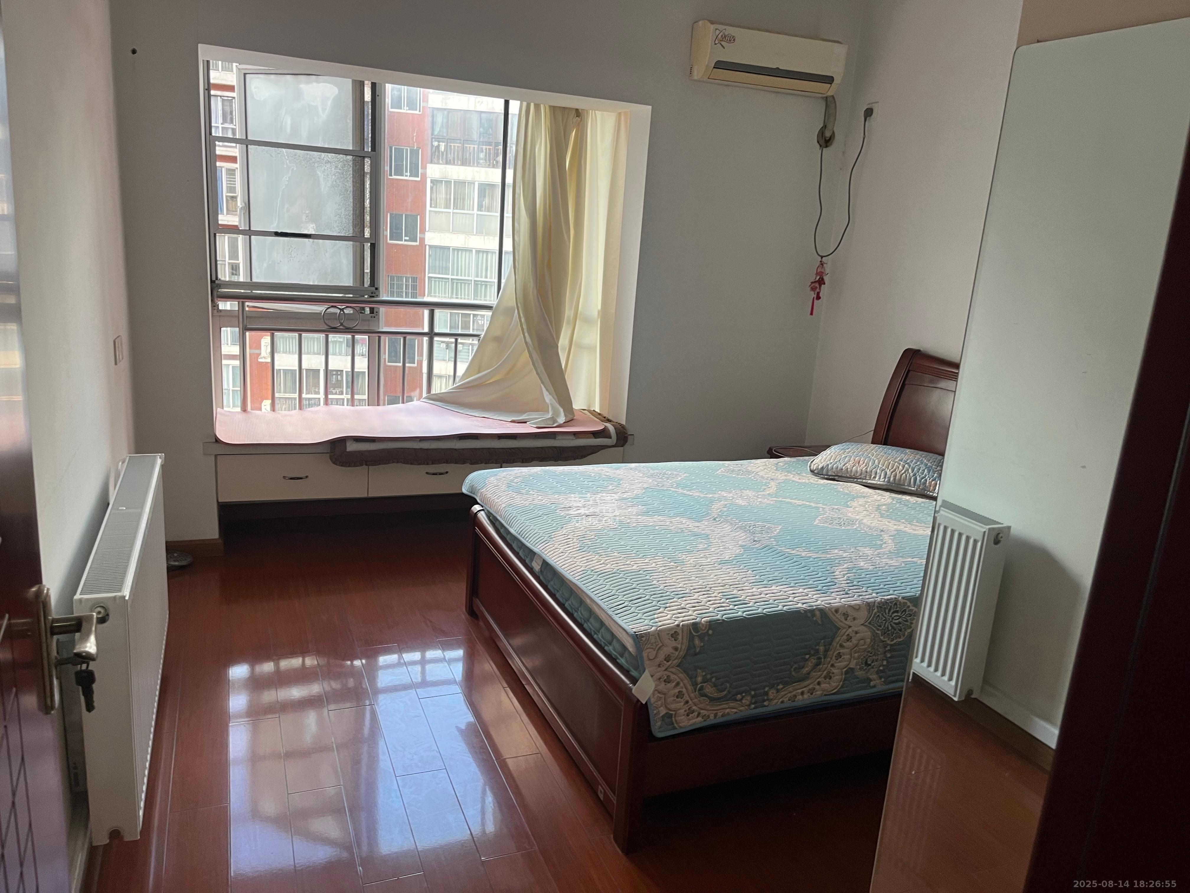 君临青园花都 3室2厅1卫 2800.0元/月 君临青园花都 3室2厅1卫 2800.0元/月室内图