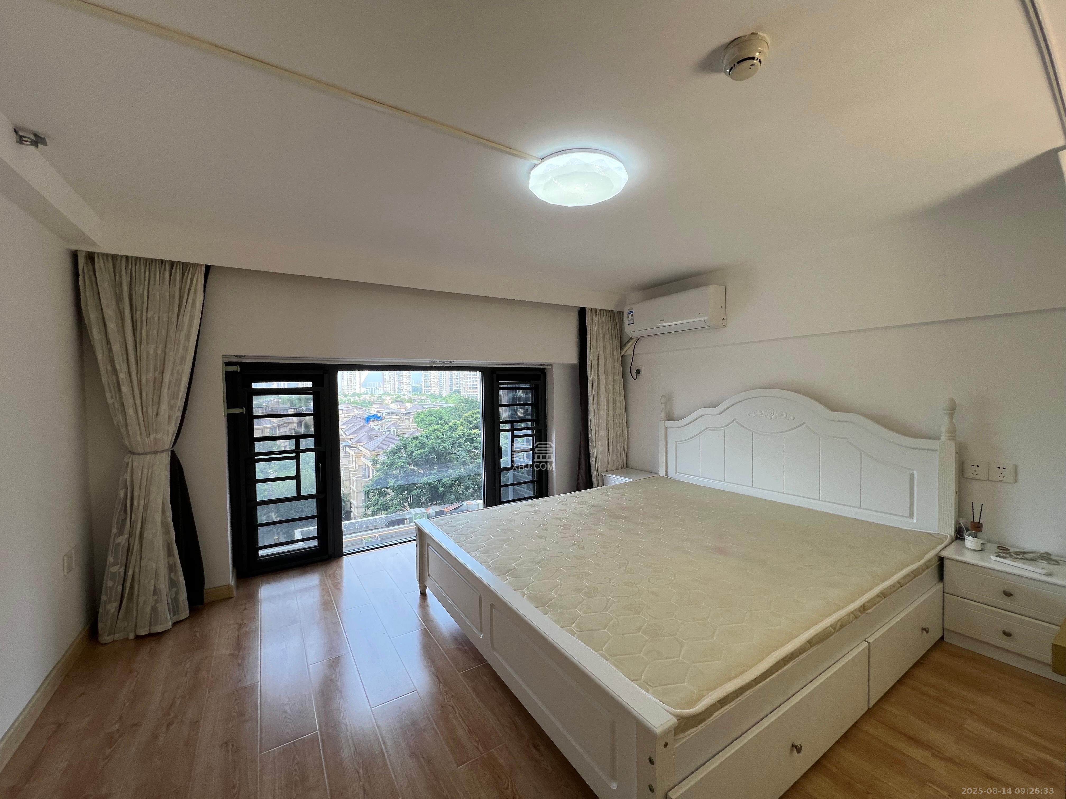 藏珑湖上公馆  1室1厅1卫    2500.0元/月室内图