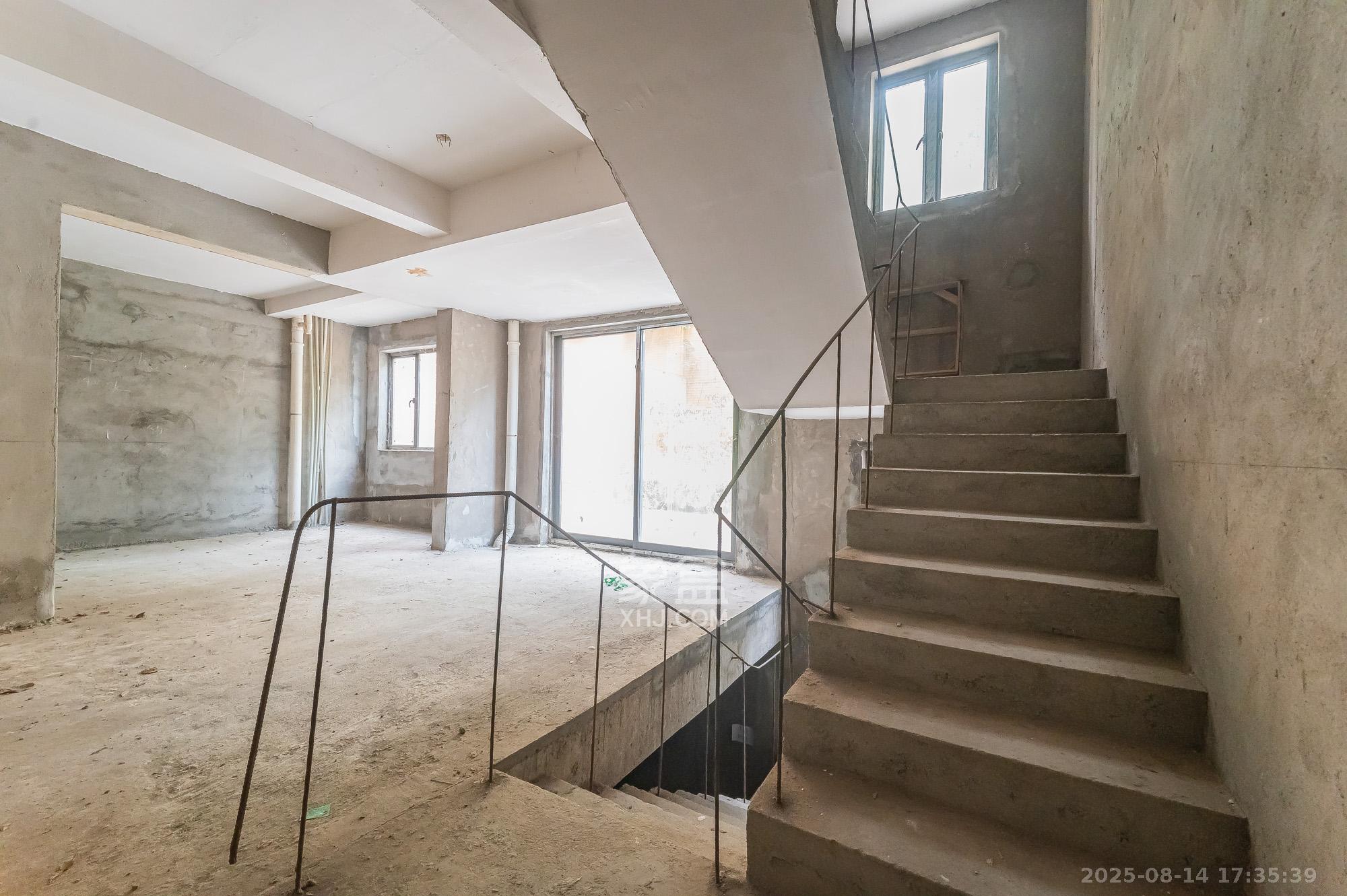 海伦春天  5室2厅2卫    185.0万 海伦春天  5室2厅2卫    185.0万其他