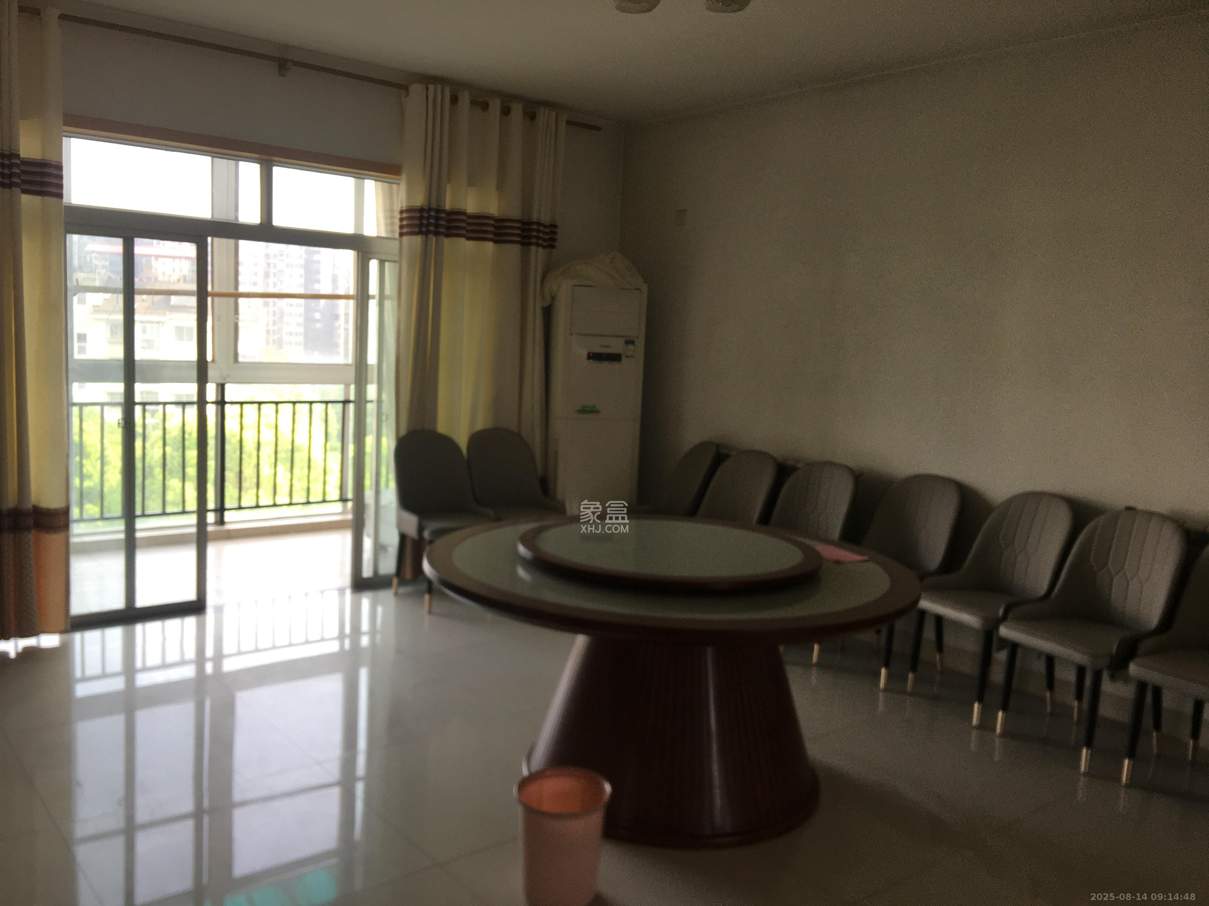 九峰小区(一二三四区) 3室2厅2卫 3800.0元/月 九峰小区(一二三四区) 3室2厅2卫 3800.0元/月室内图