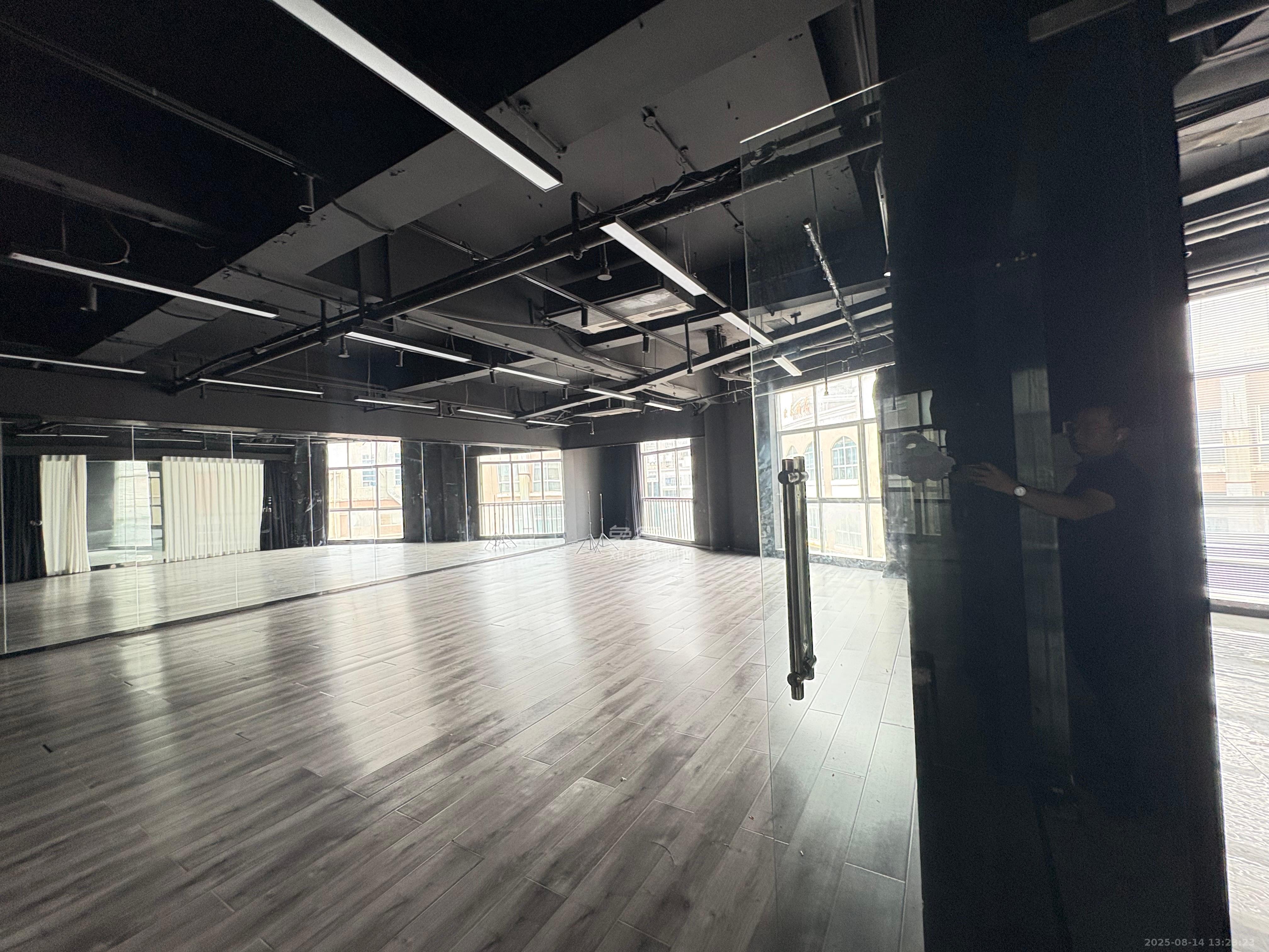 上河国际C区   305.0㎡      12000.0元/月室内图