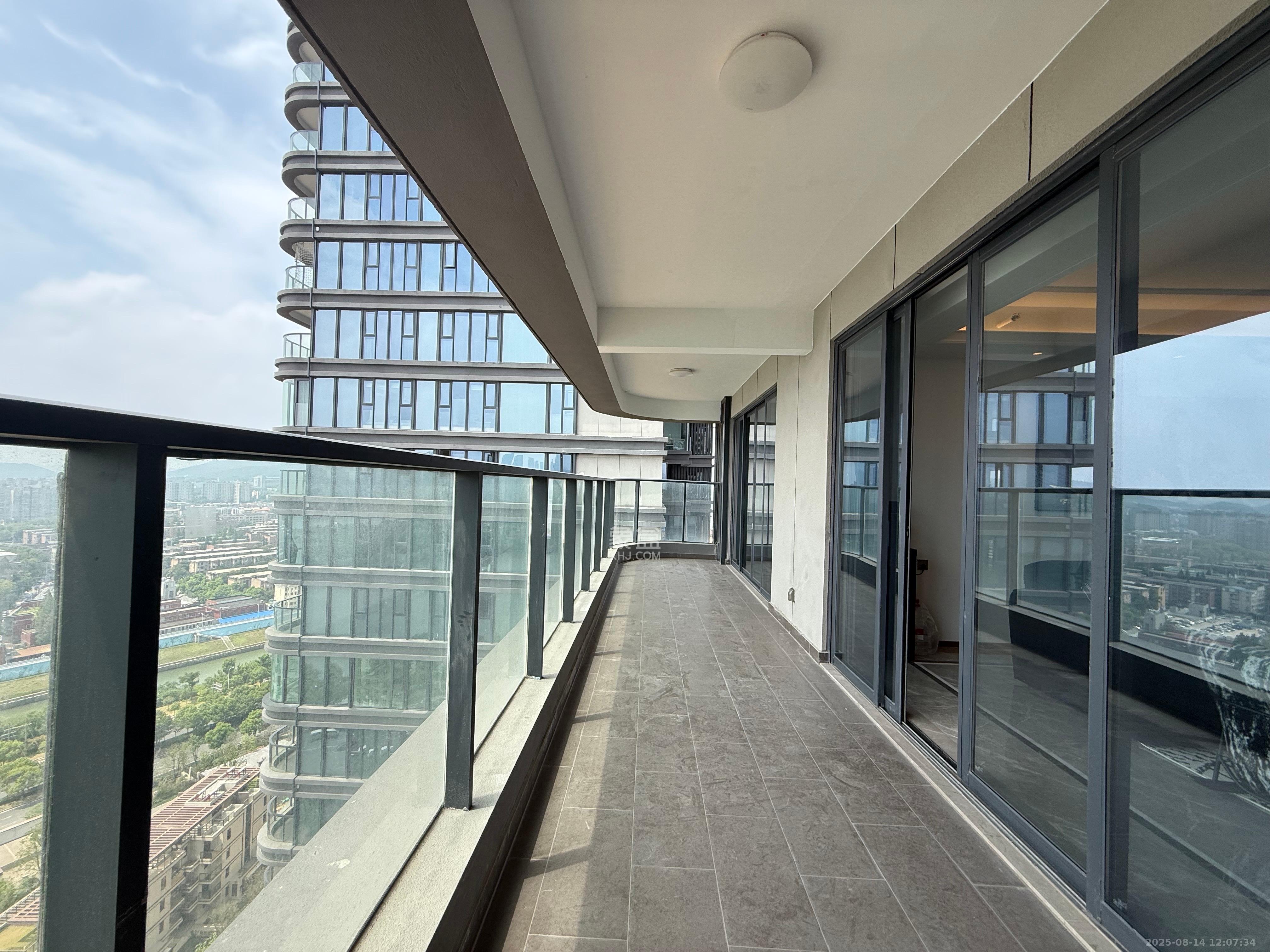 江山印  4室2厅3卫   12900.00元/月室内图