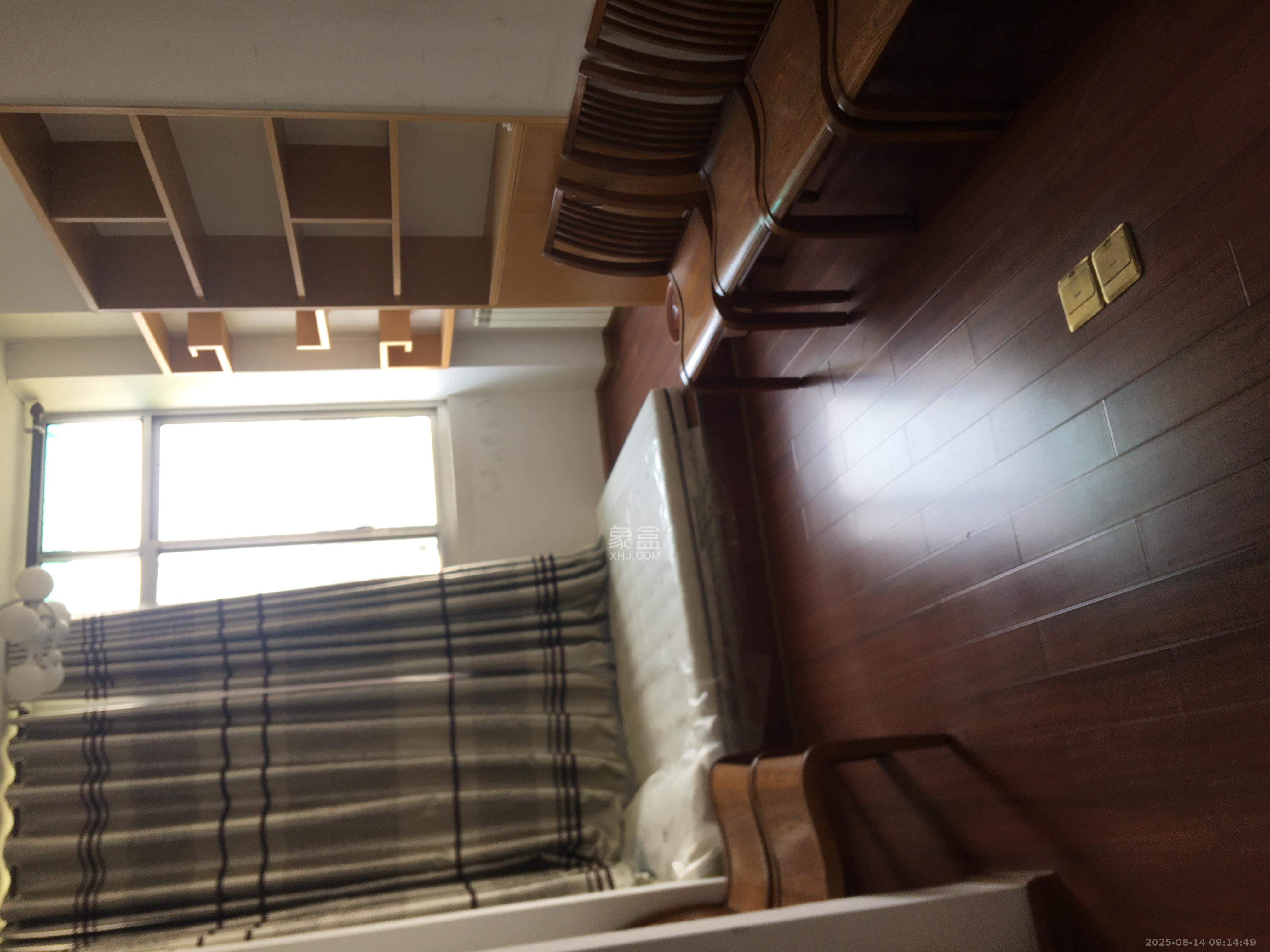 九峰小区(一二三四区) 3室2厅2卫 3800.0元/月 九峰小区(一二三四区) 3室2厅2卫 3800.0元/月室内图