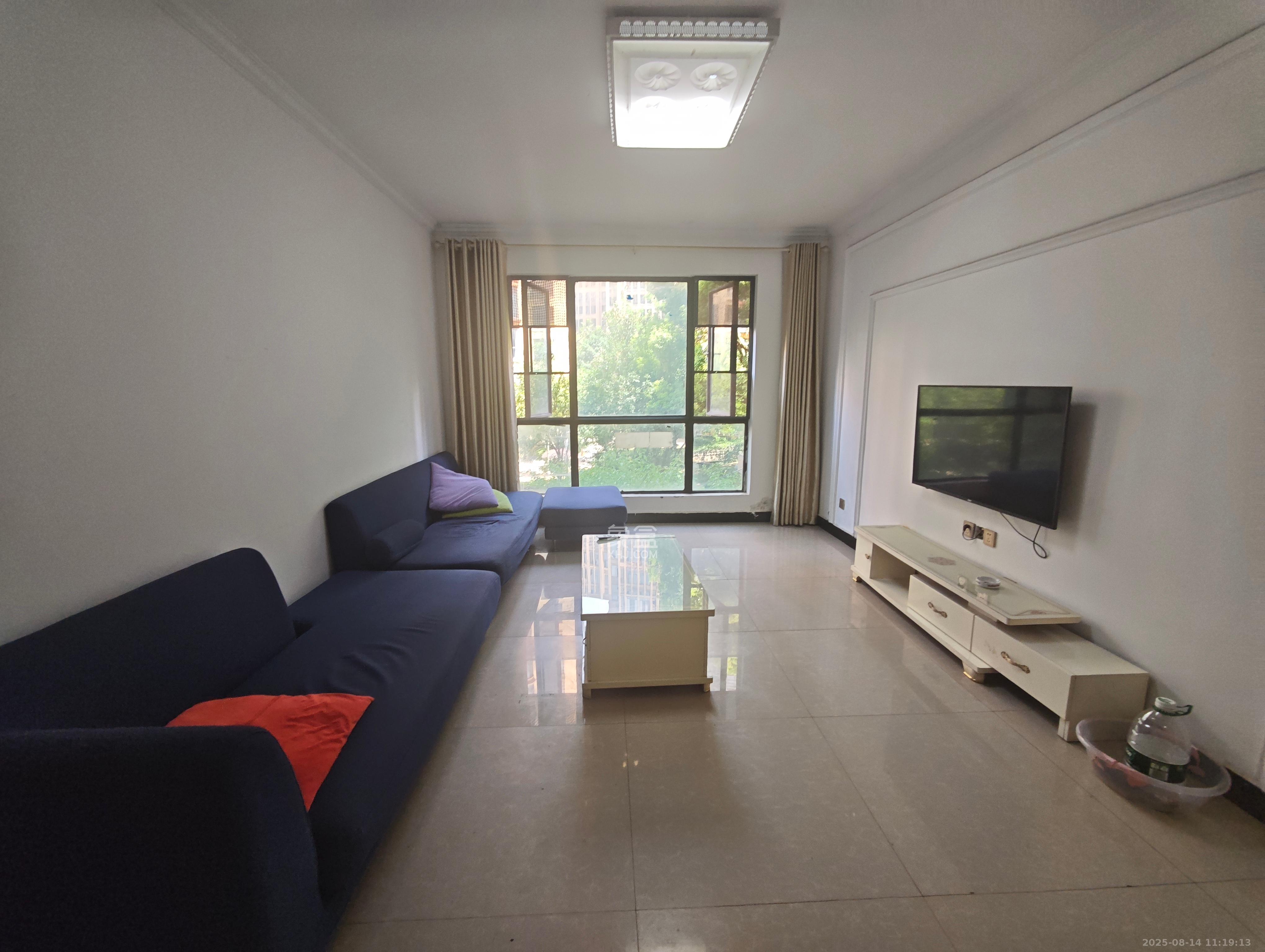 康斯丹郡(融程领秀佳园)  3室2厅1卫    1800.0元/月 康斯丹郡(融程领秀佳园)  3室2厅1卫    1800.0元/月室内图