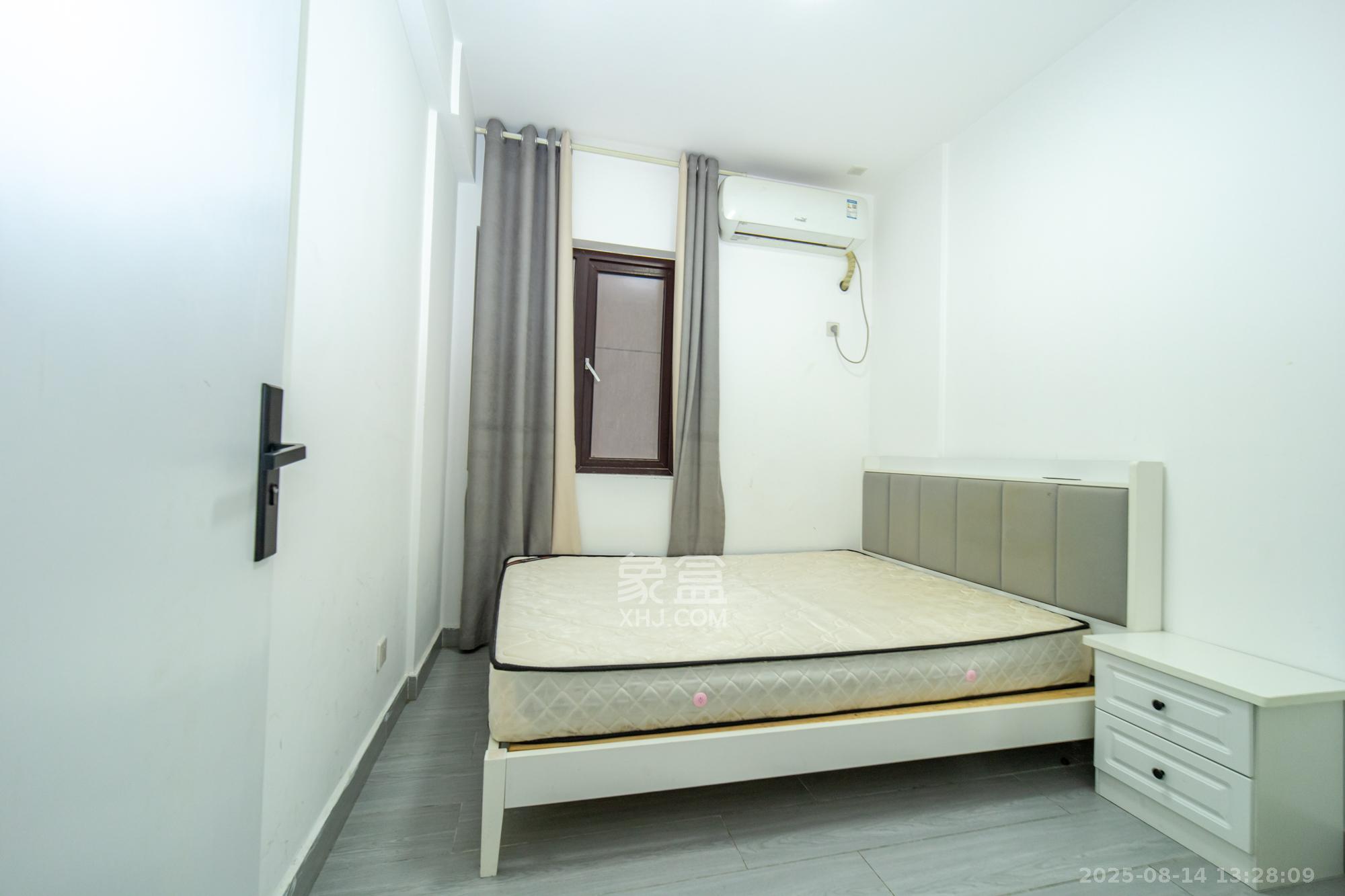 新长海广场  3室2厅1卫    64.9万 新长海广场  3室2厅1卫    64.9万卧室