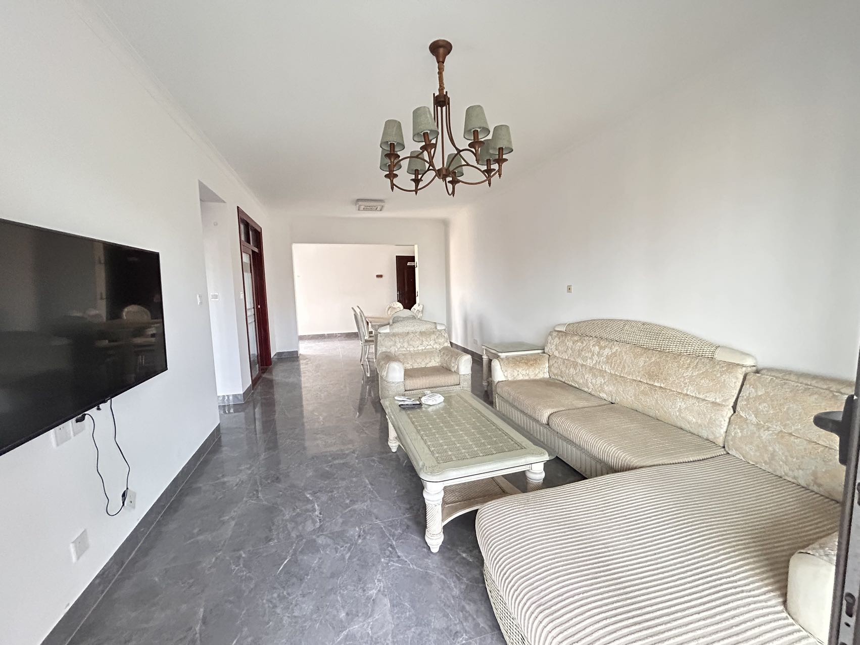 绿地海森林  3室2厅2卫    2500.0元/月 绿地海森林  3室2厅2卫    2500.0元/月