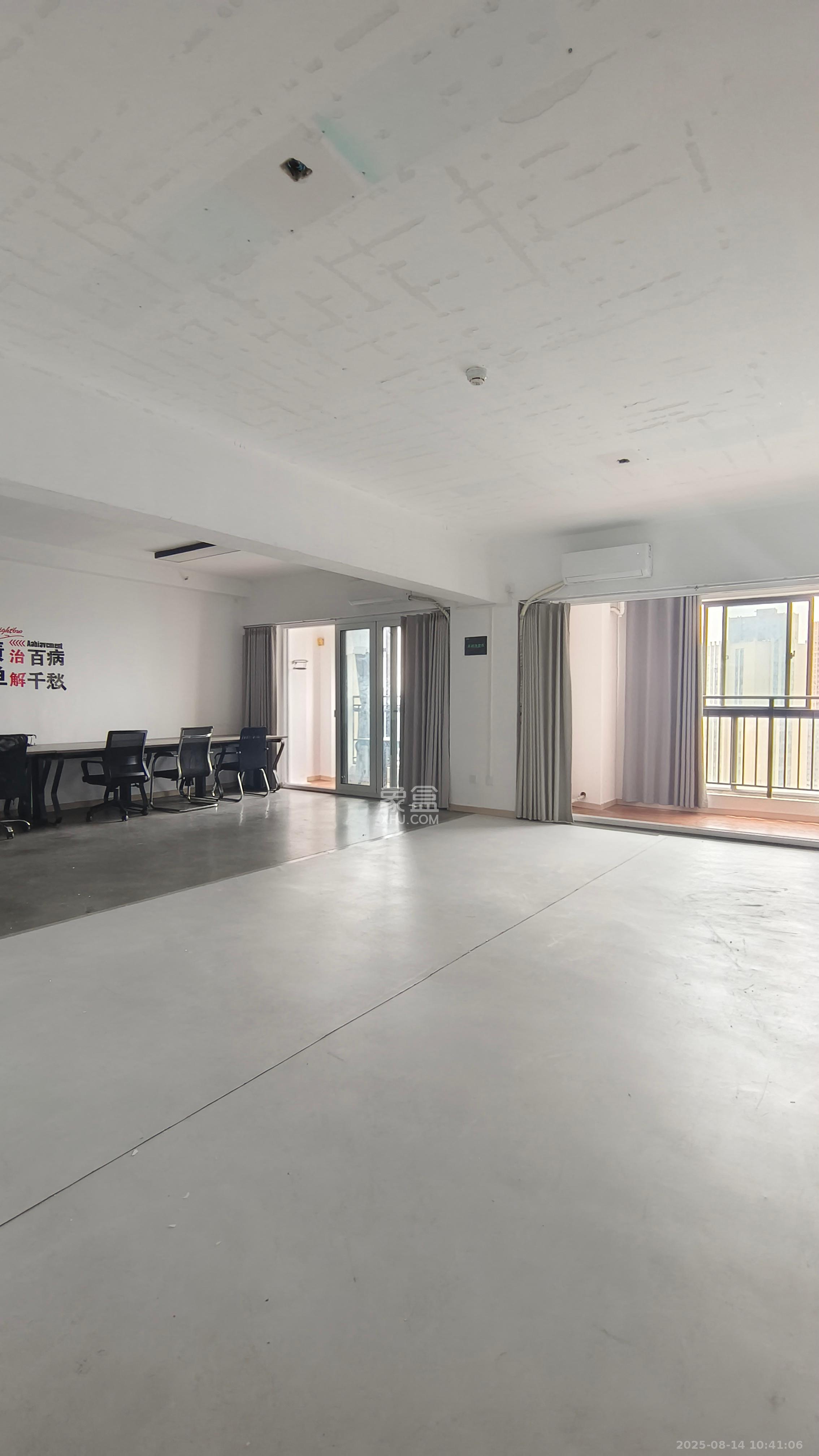 山水湾 2室1厅1卫 2400.0元/月 山水湾 2室1厅1卫 2400.0元/月室内图