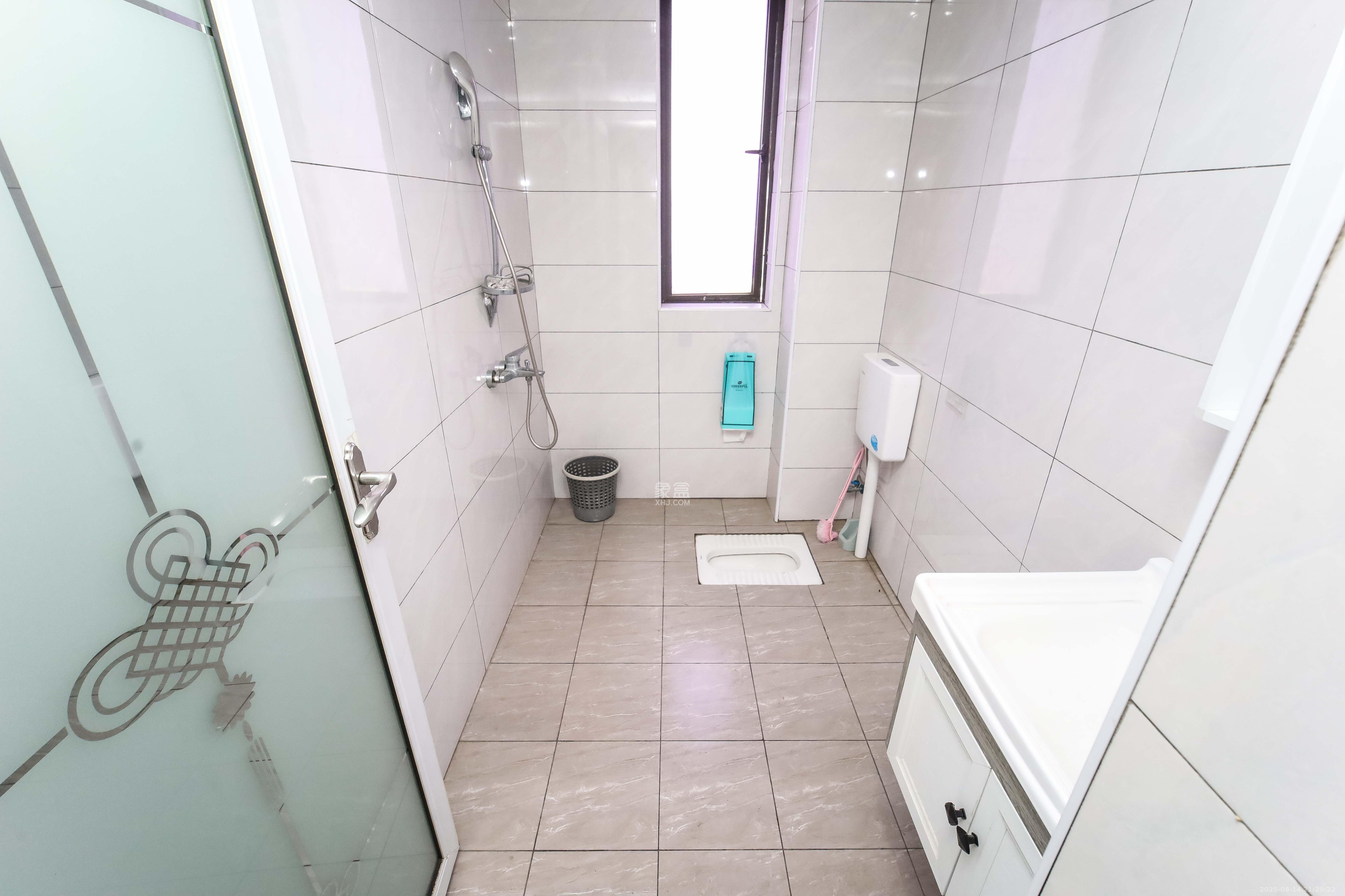 湘域熙岸 4室2厅2卫 240.0万 湘域熙岸 4室2厅2卫 240.0万卫生间