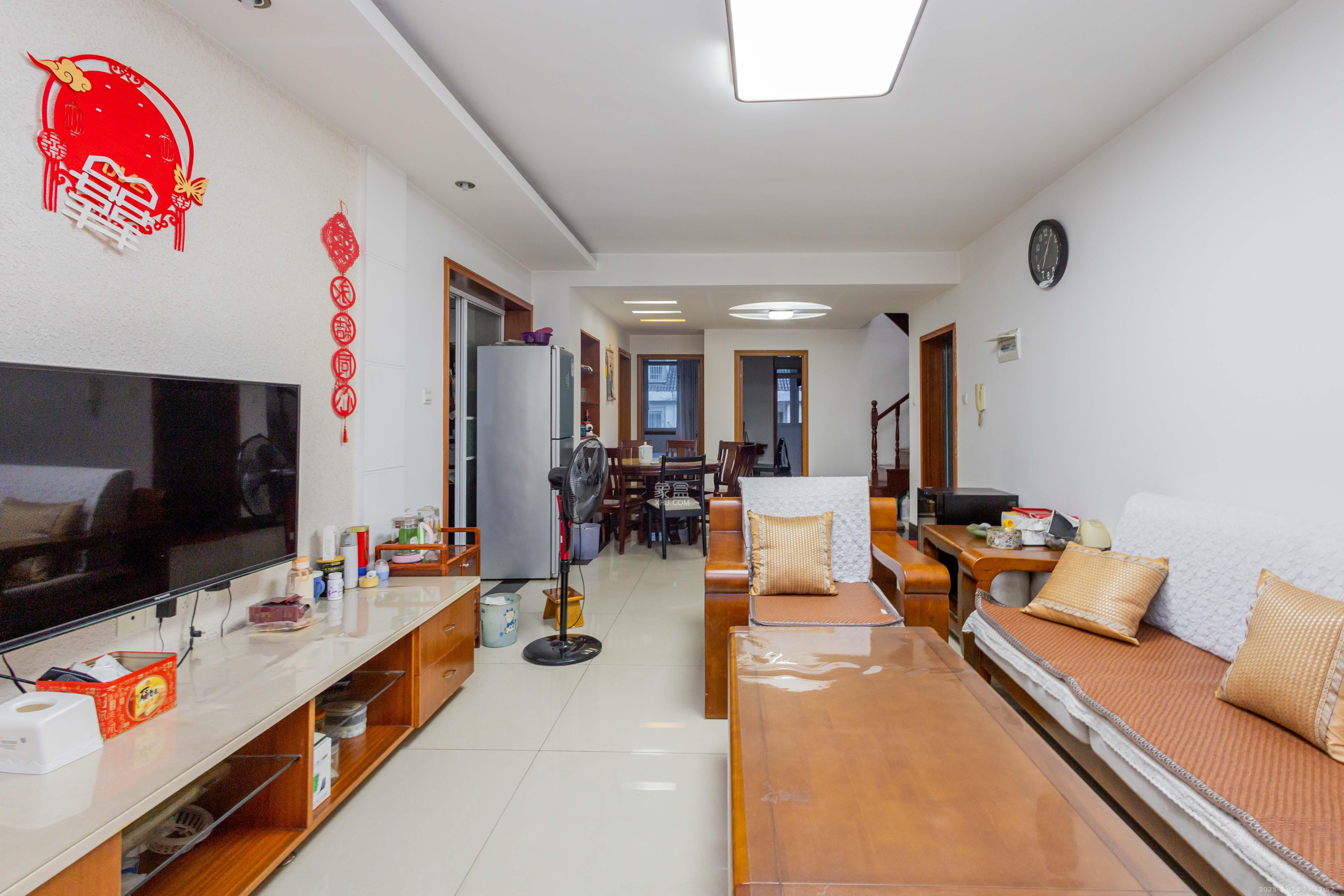 东岸锦城(东方人家)  5室2厅2卫    65.0万客厅