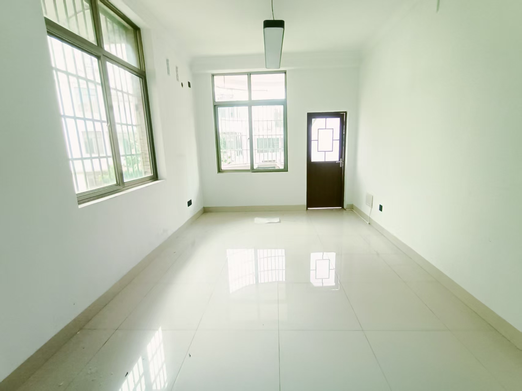 华汇别墅小区 7室2厅2卫 9000.0元/月 华汇别墅小区 7室2厅2卫 9000.0元/月室内图