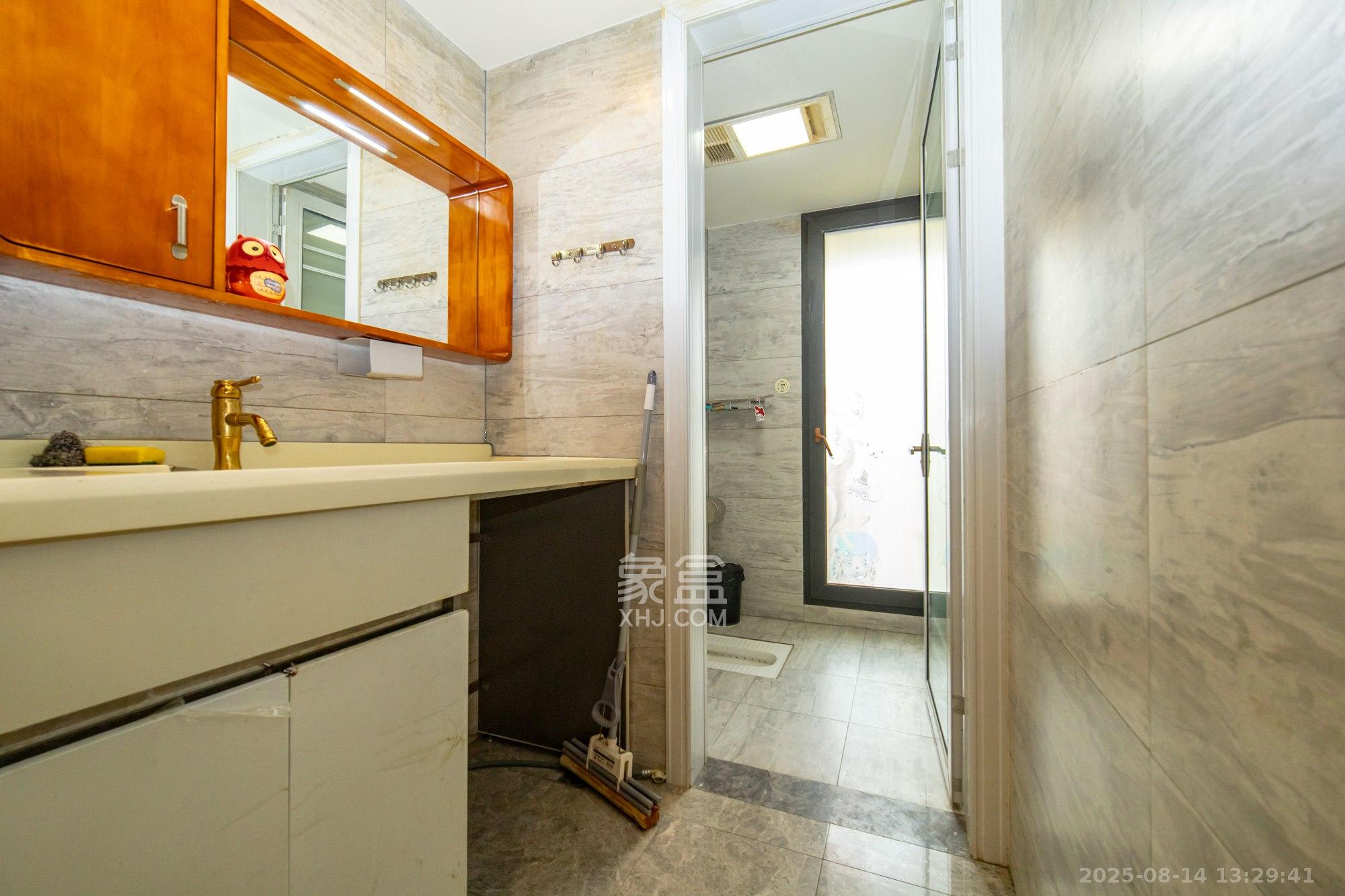 楚天世纪城东苑 3室2厅1卫 79.8万 楚天世纪城东苑 3室2厅1卫 79.8万卫生间