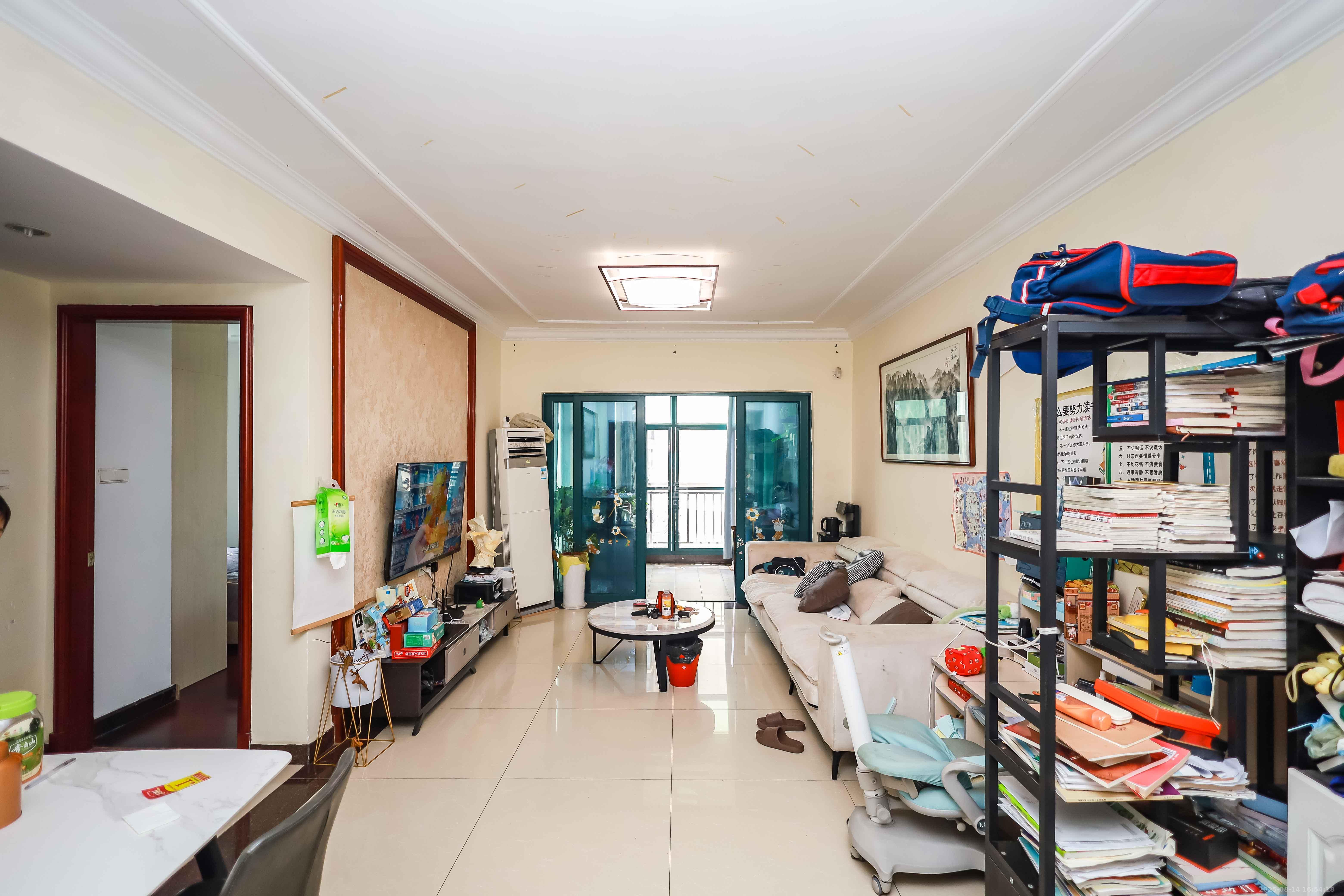 恒大华府  2室2厅1卫    104.8万 恒大华府  2室2厅1卫    104.8万