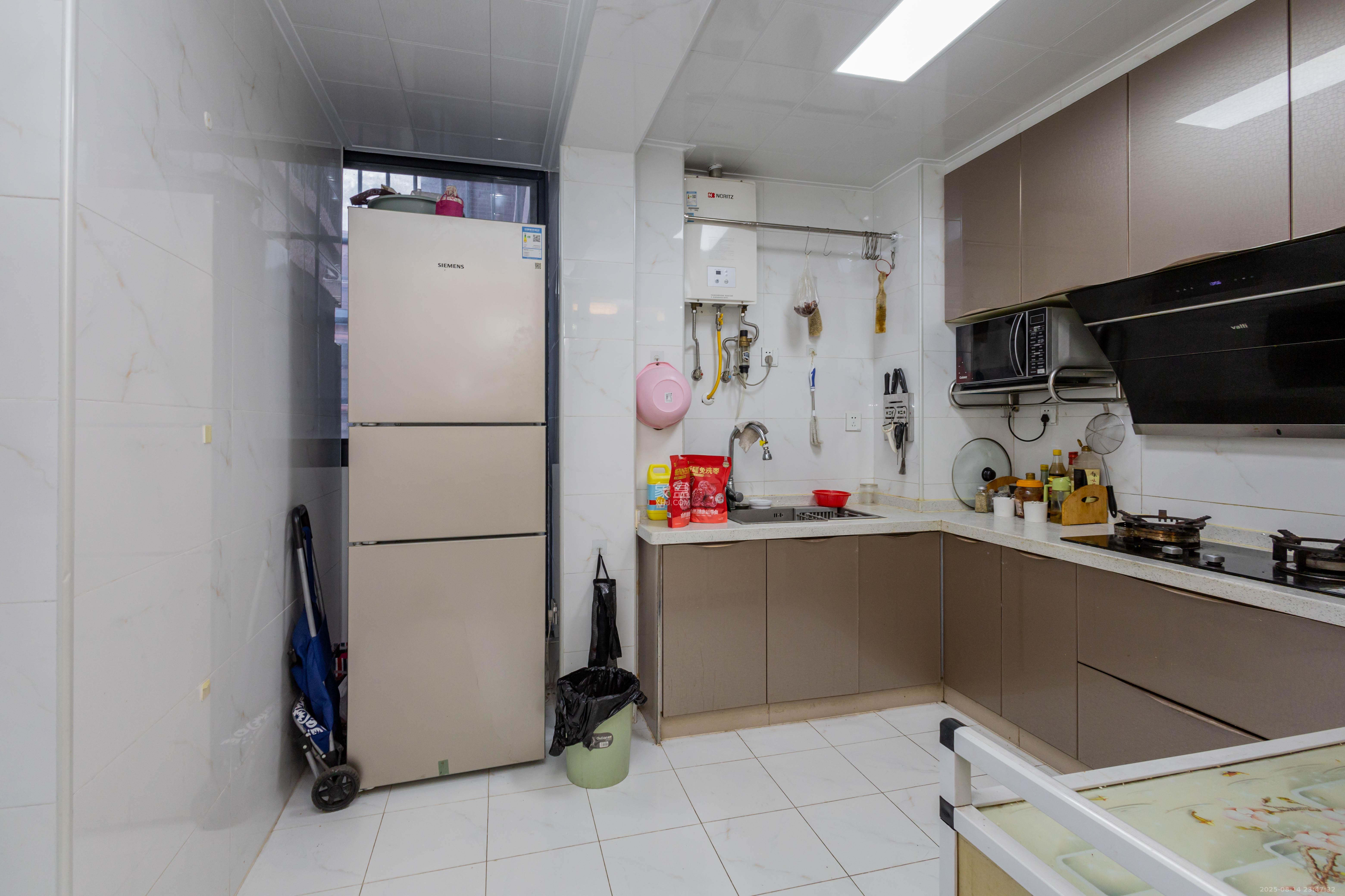 海德公园  4室2厅1卫    88.0万厨房