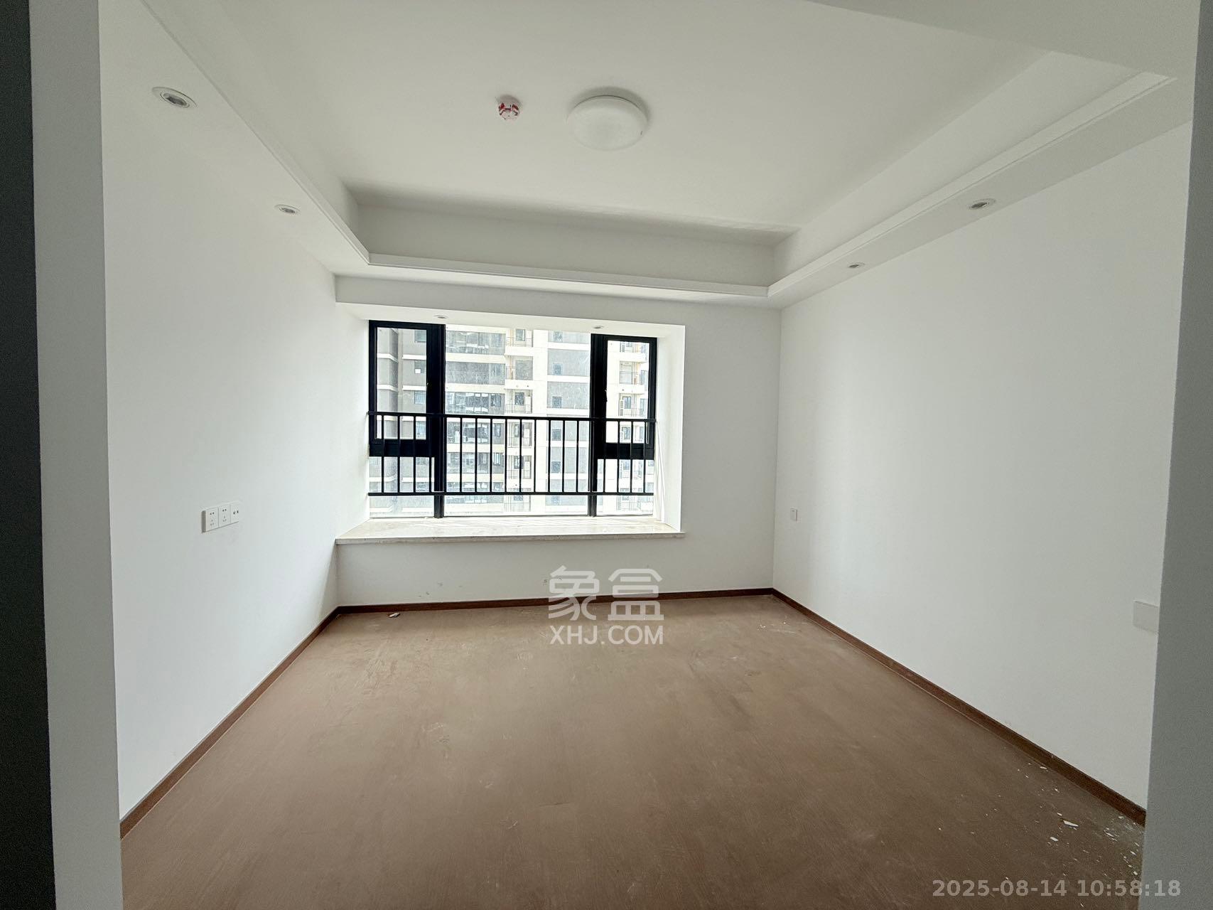 滨江府1913 4室2厅3卫 8000.0元/月 滨江府1913 4室2厅3卫 8000.0元/月室内图