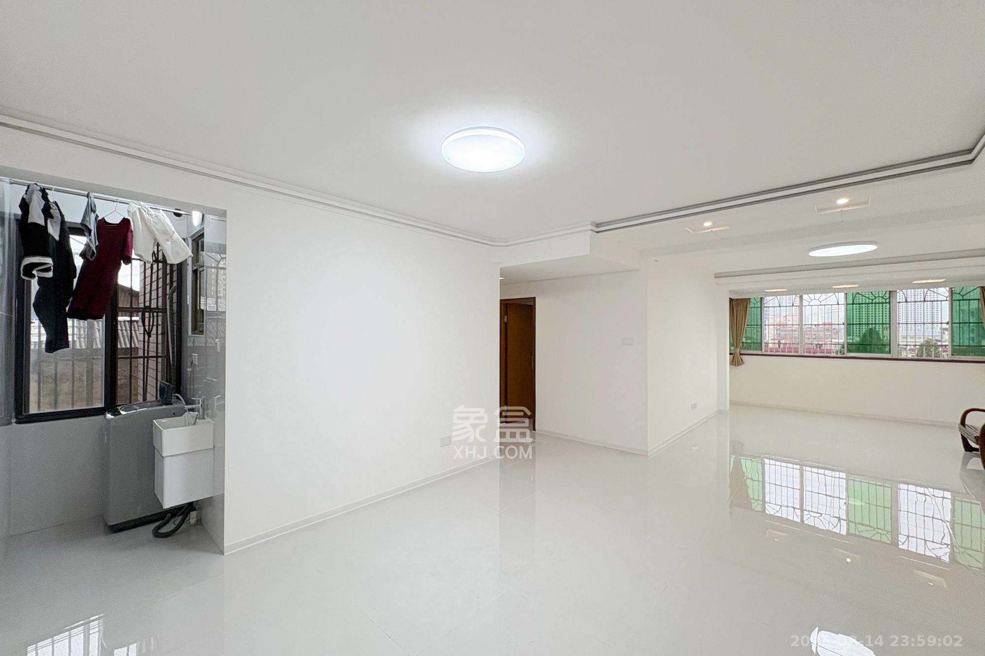 鑫溪大厦  3室2厅2卫    143.0万客厅