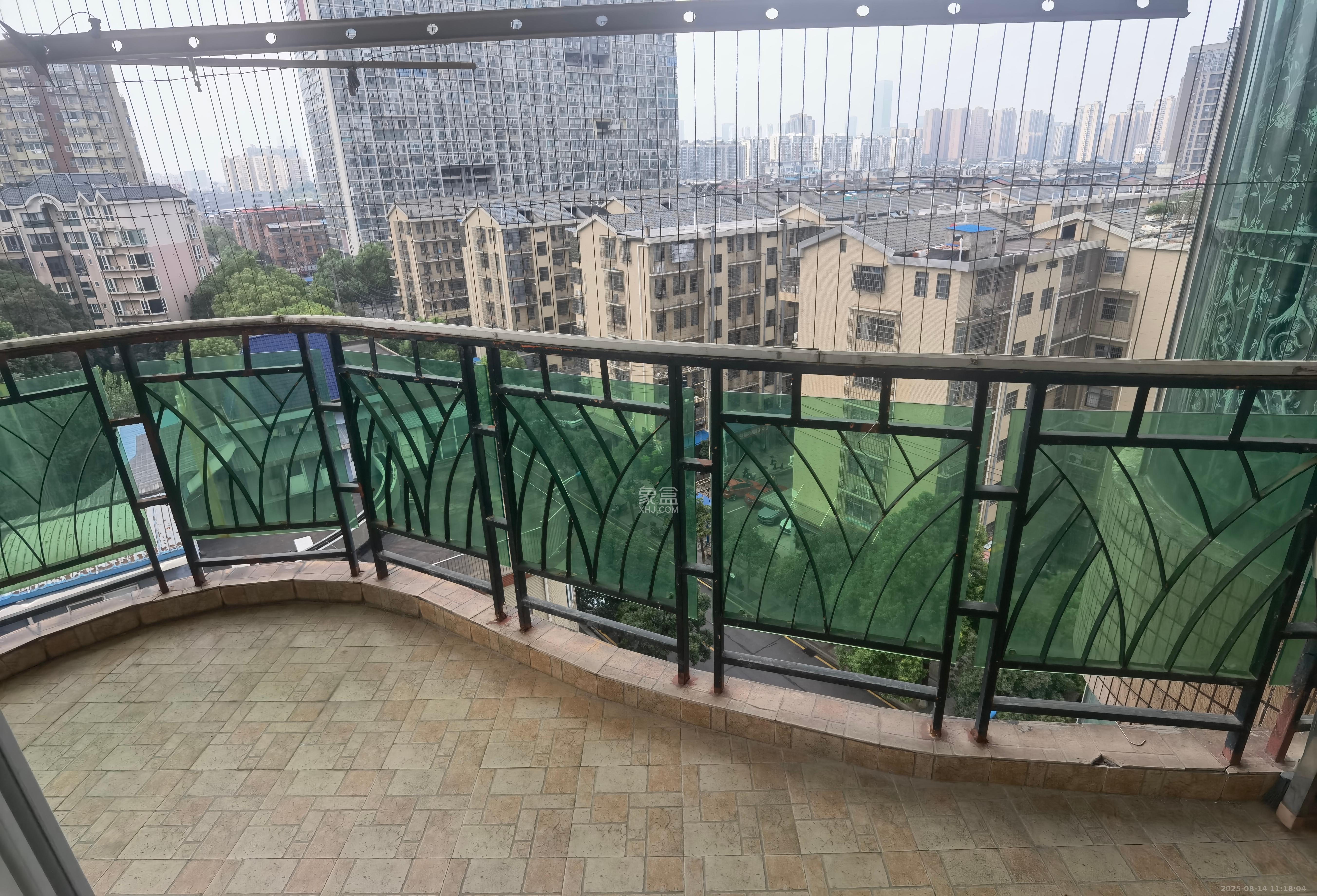 左岸春天 3室2厅2卫 2400.0元/月 左岸春天 3室2厅2卫 2400.0元/月室内图