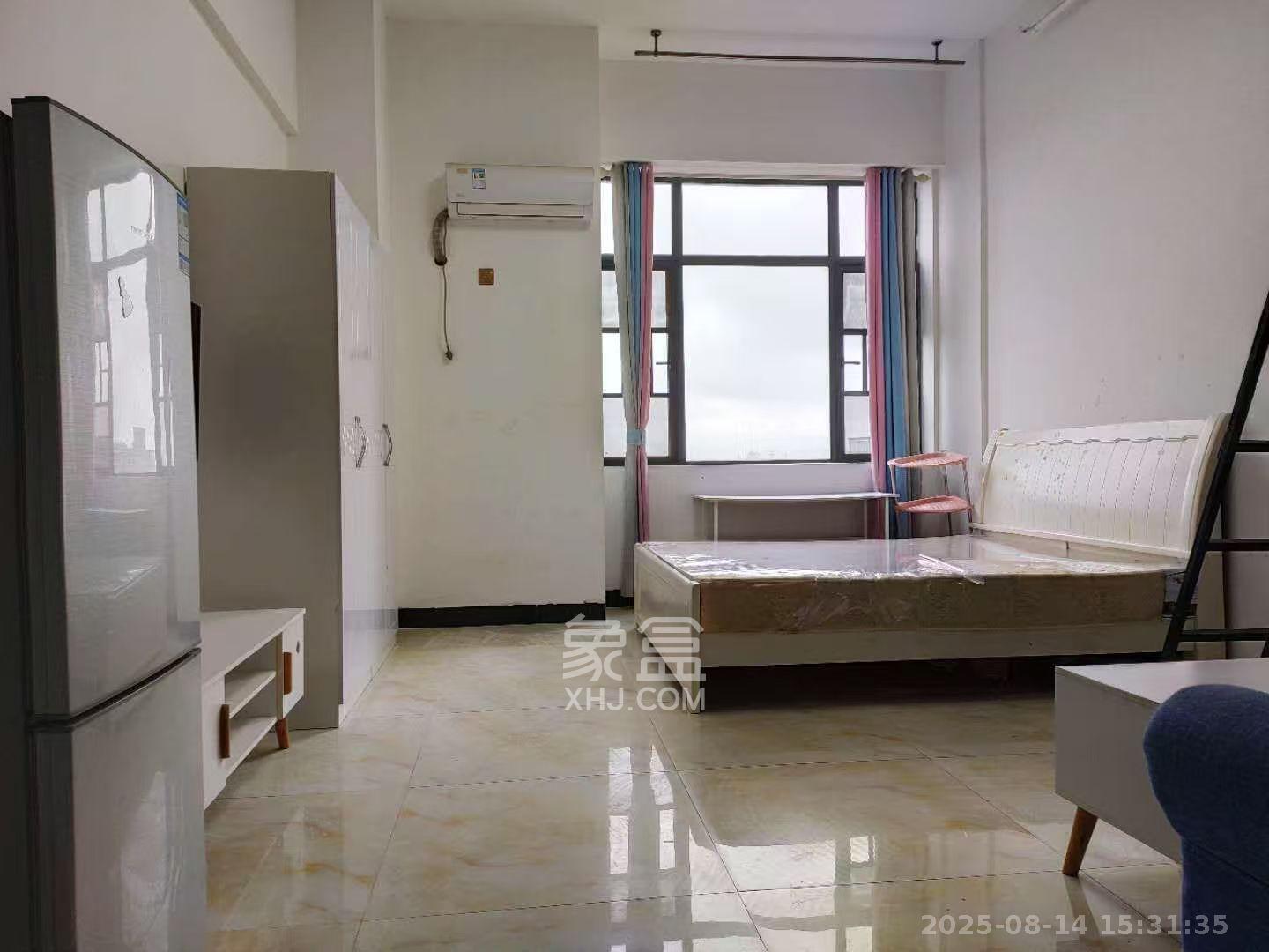 黄金一区 1室1厅1卫 1200.0元/月 黄金一区 1室1厅1卫 1200.0元/月室内图