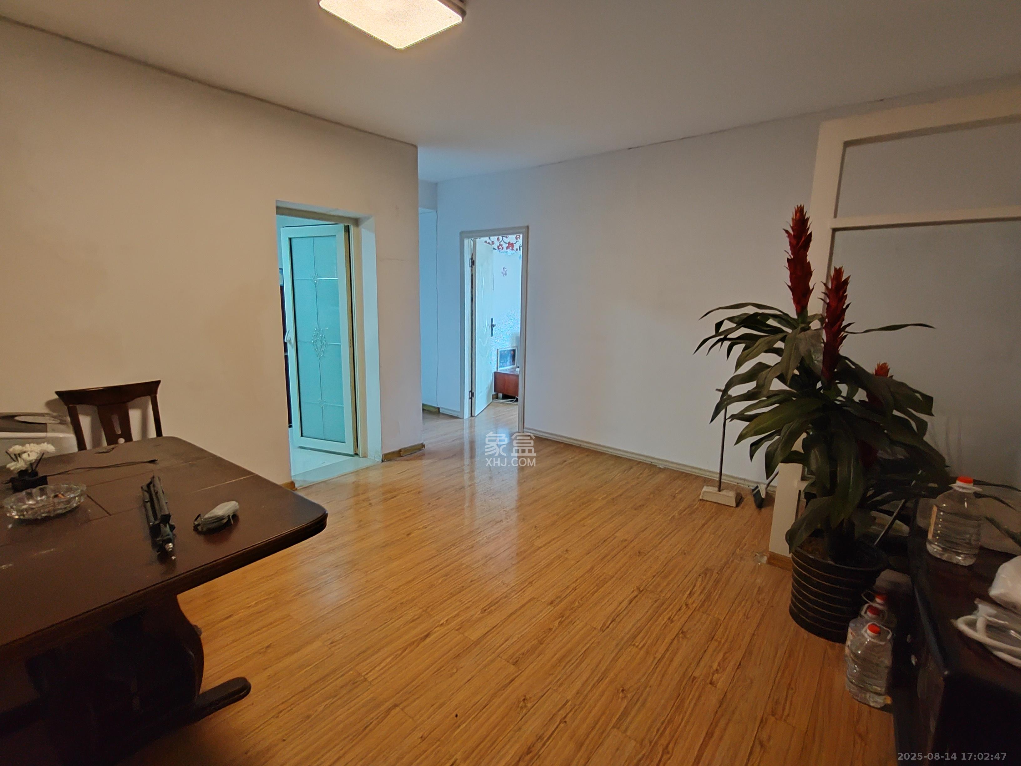 稻田园公寓 3室2厅2卫 2800.0元/月 稻田园公寓 3室2厅2卫 2800.0元/月室内图