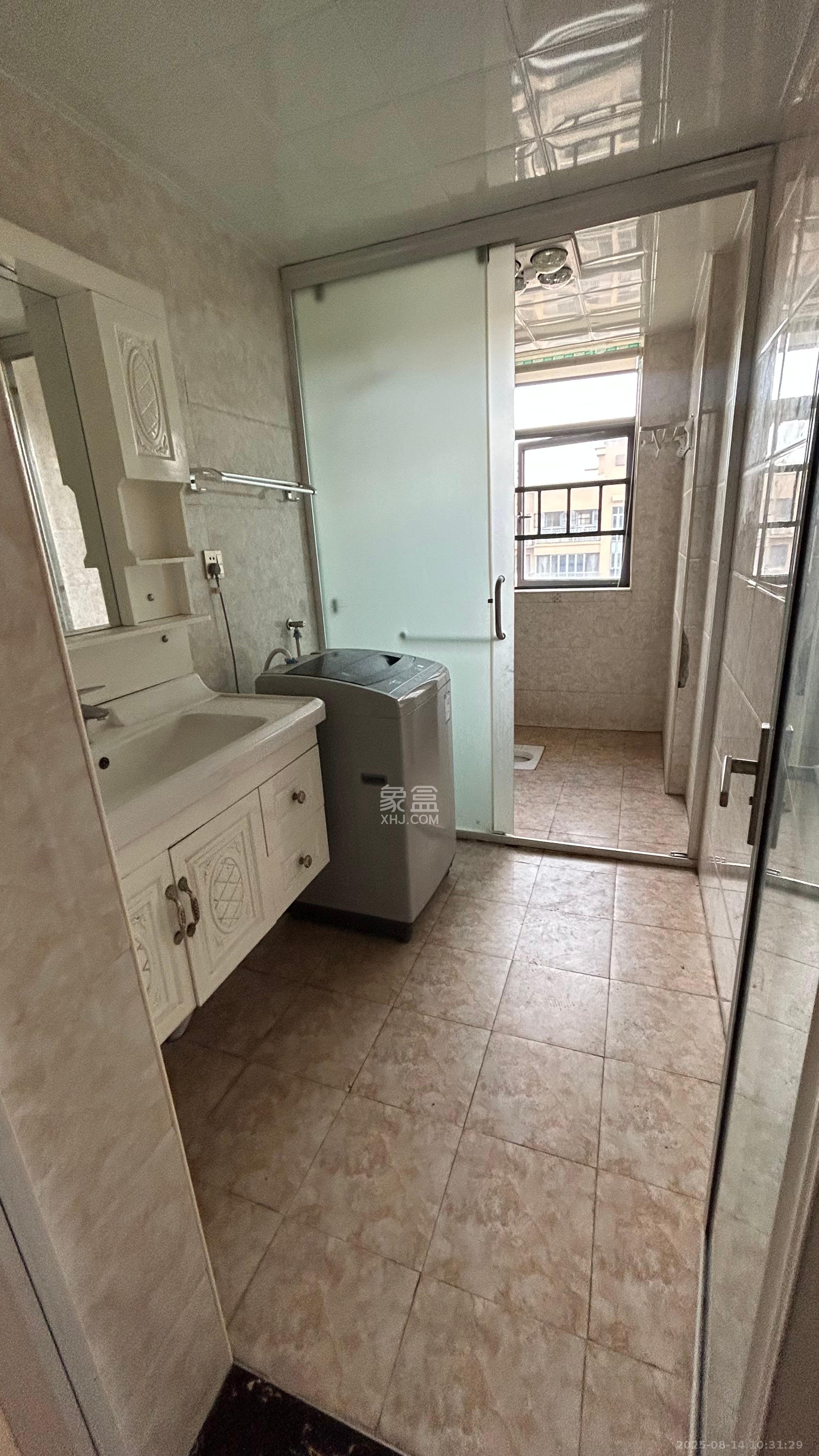 和美星城  4室2厅2卫    2300.0元/月 和美星城  4室2厅2卫    2300.0元/月室内图