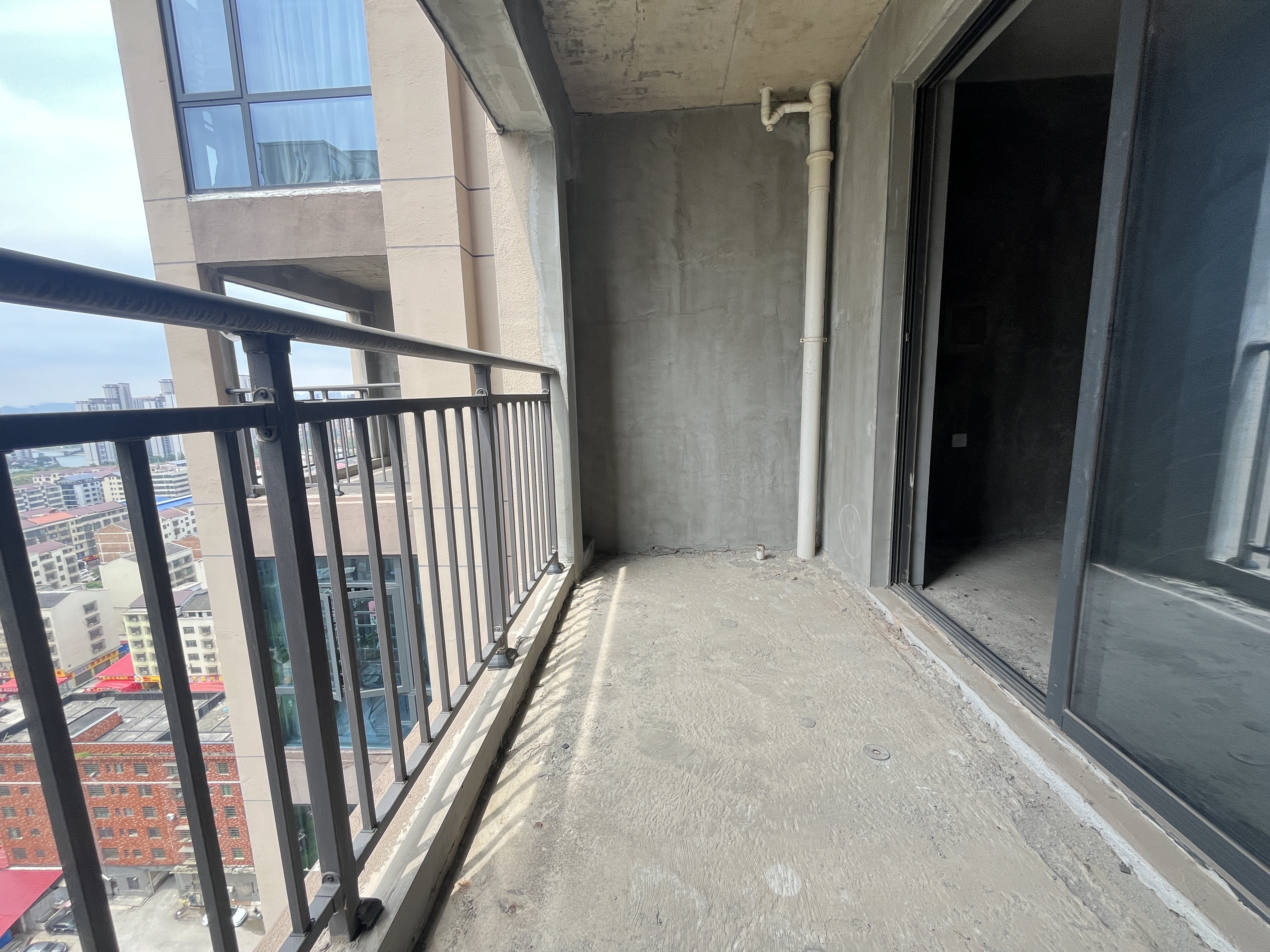 三一街区  3室2厅2卫   48.00万阳台
