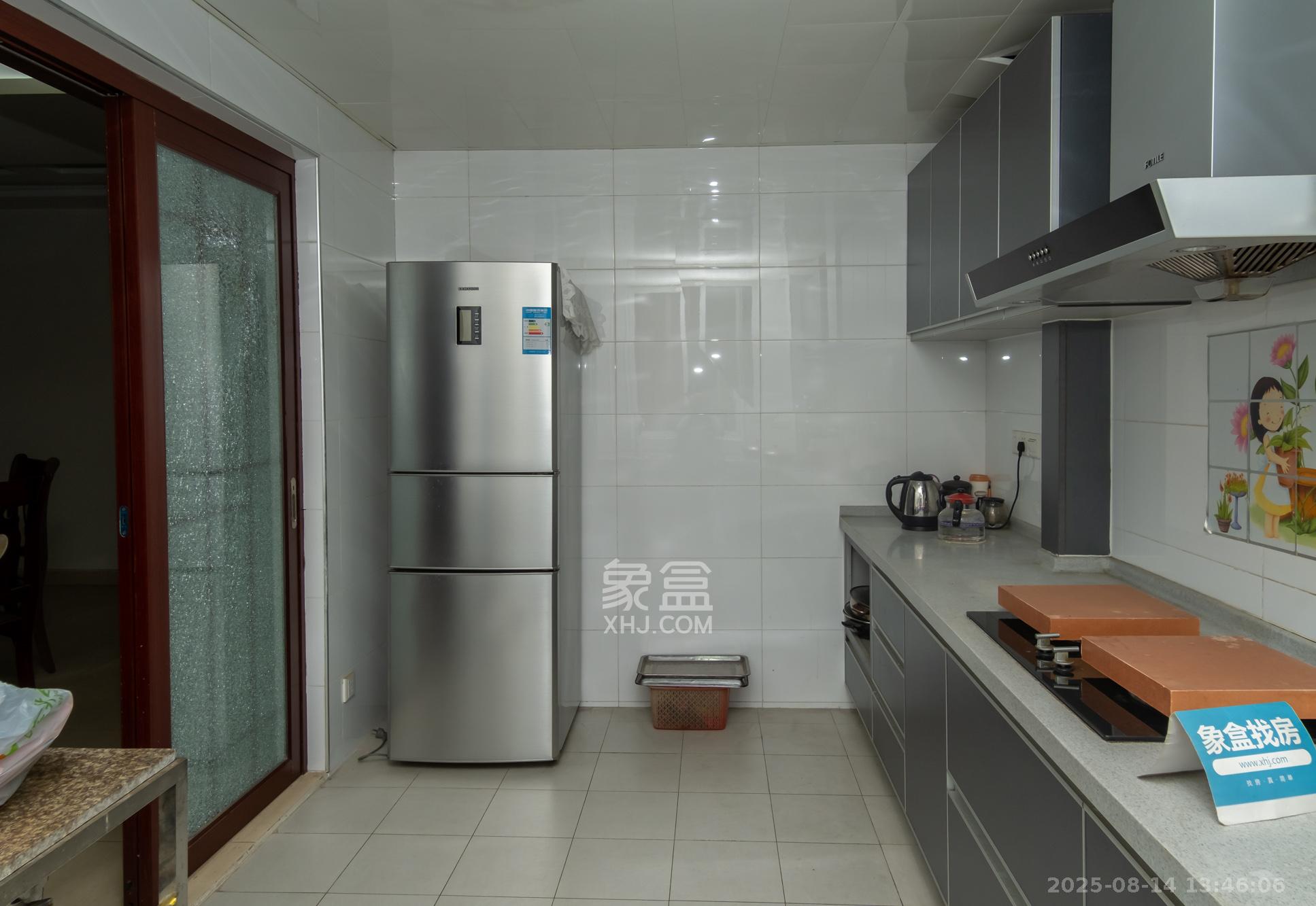 长丰星城 5室2厅1卫 145.0万 长丰星城 5室2厅1卫 145.0万厨房