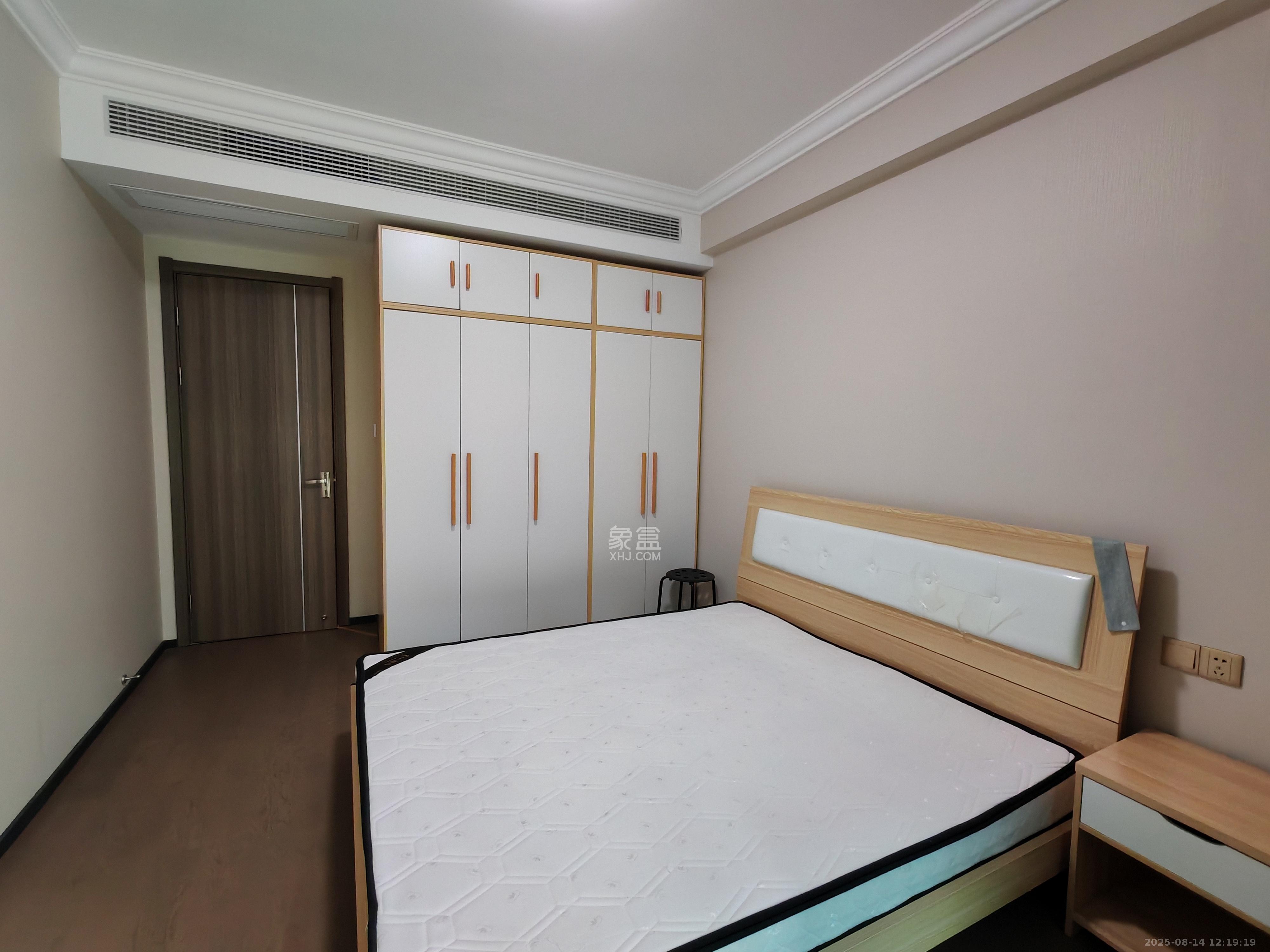 中海阅麓山一期  5室2厅2卫   6800.00元/月室内图