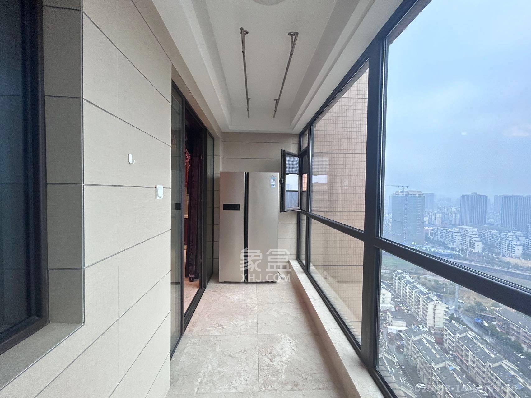 运达中央广场一、二期 3室2厅2卫 8000.0元/月 运达中央广场一、二期 3室2厅2卫 8000.0元/月室内图