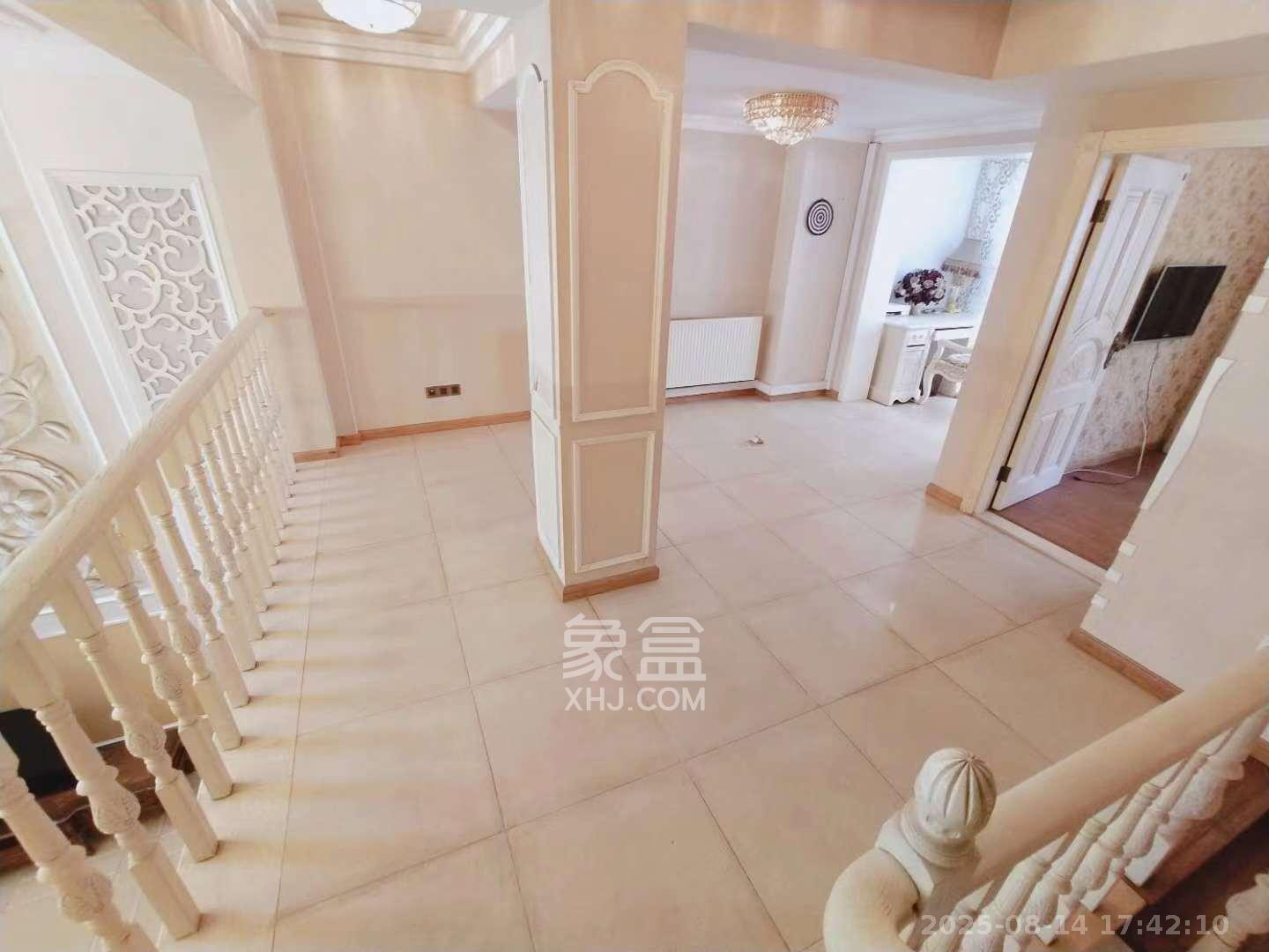 山水英伦  5室2厅3卫   8000.00元/月室内图