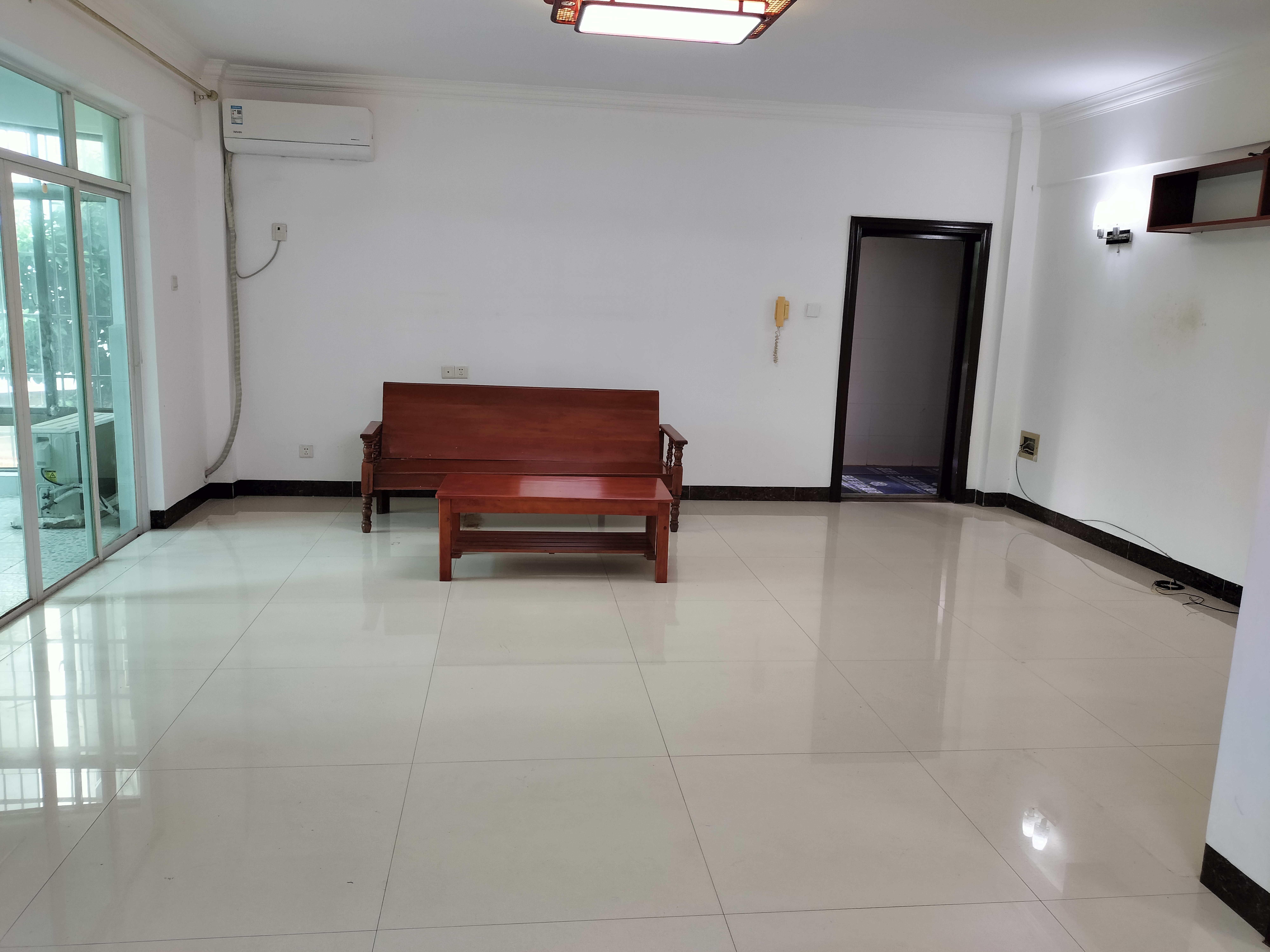 滨江温泉花园 3室2厅2卫 2300.0元/月 滨江温泉花园 3室2厅2卫 2300.0元/月室内图