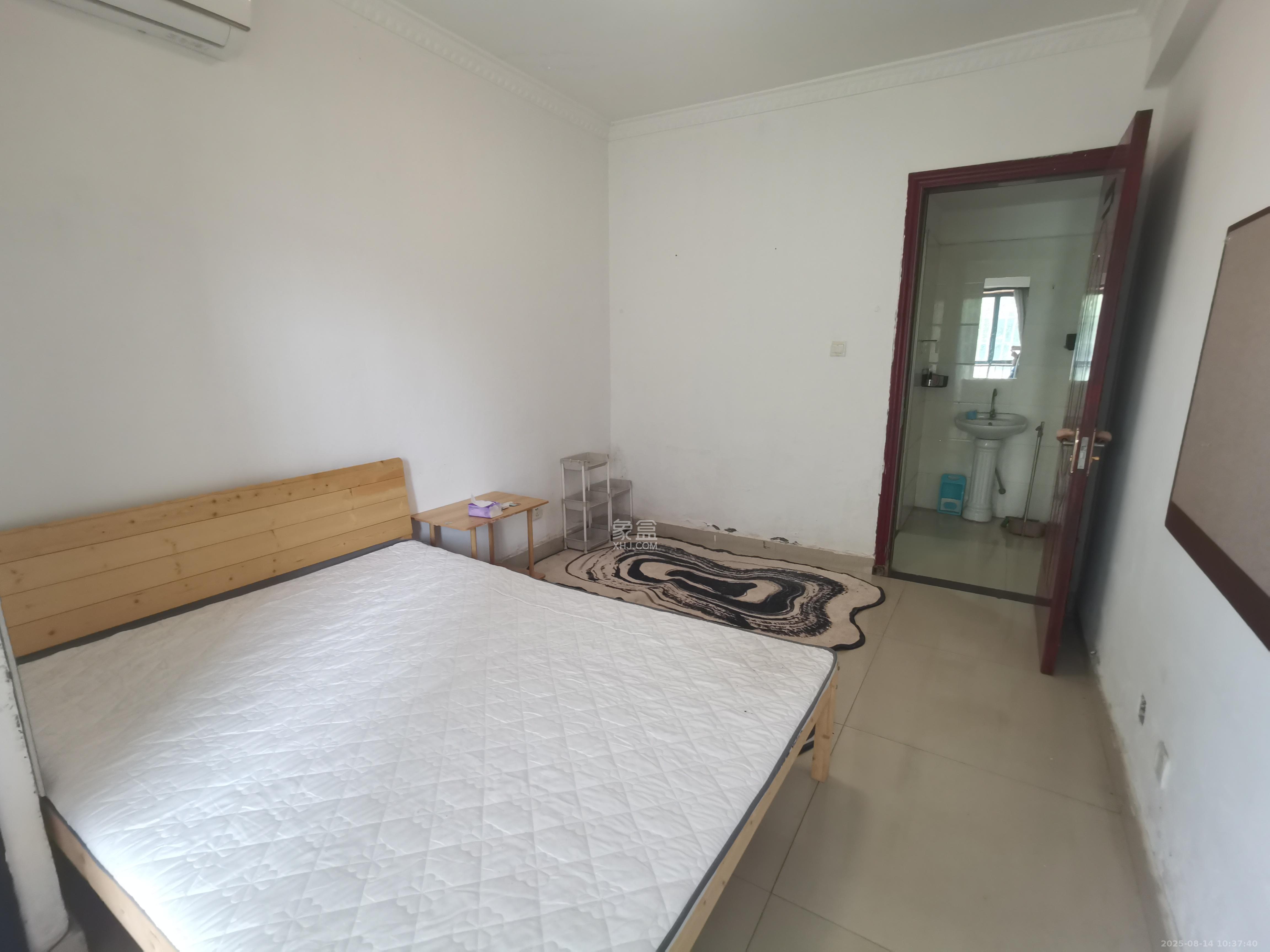 三一街区  3室2厅1卫    1300.0元/月室内图