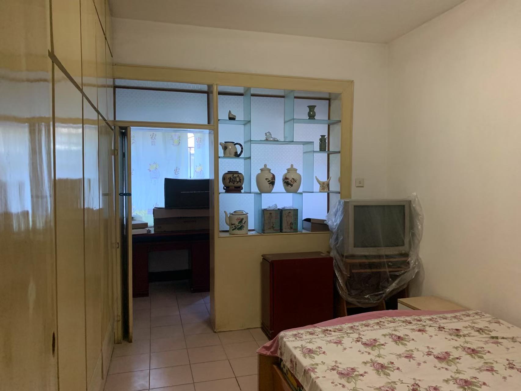 市人大政协机关大院住宅区(老市委) 3室1厅1卫 1200.0元/月 市人大政协机关大院住宅区(老市委) 3室1厅1卫 1200.0元/月室内图