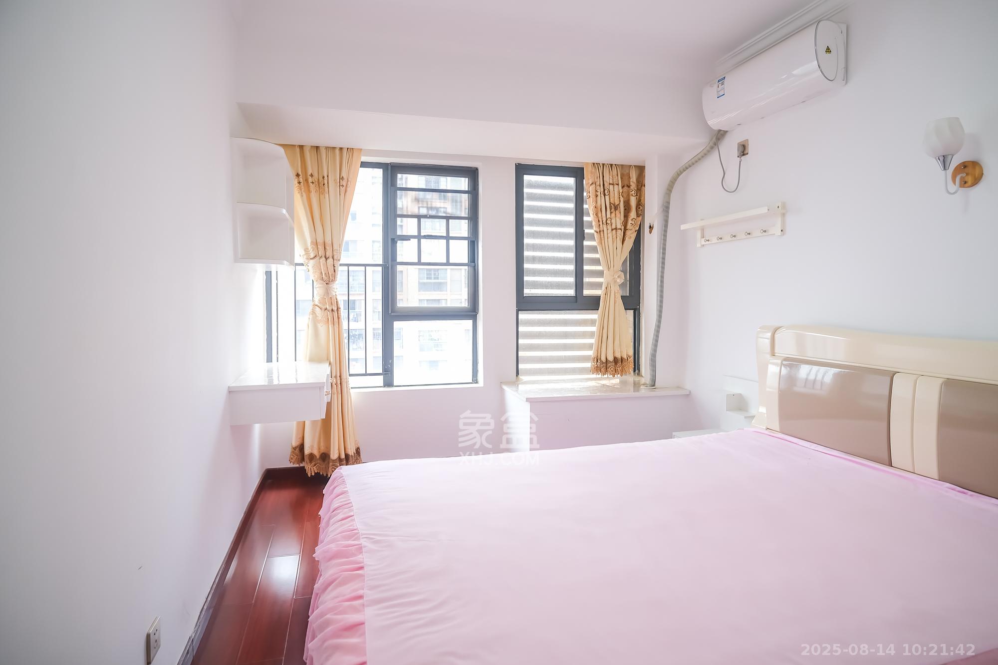 三一街区  3室2厅2卫    2200.0元/月室内图