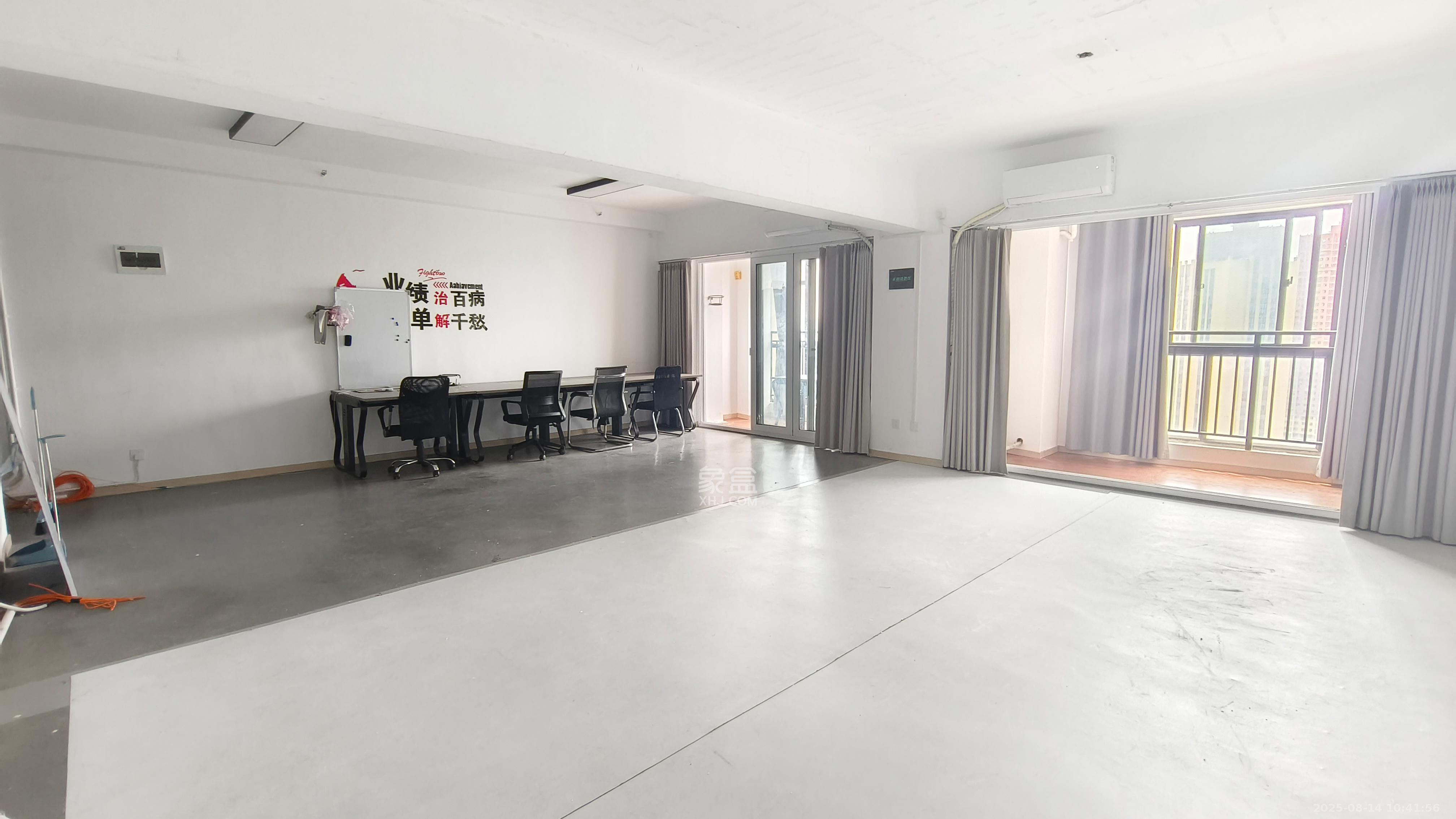 山水湾  1室1厅1卫    2400.0元/月 山水湾  1室1厅1卫    2400.0元/月室内图