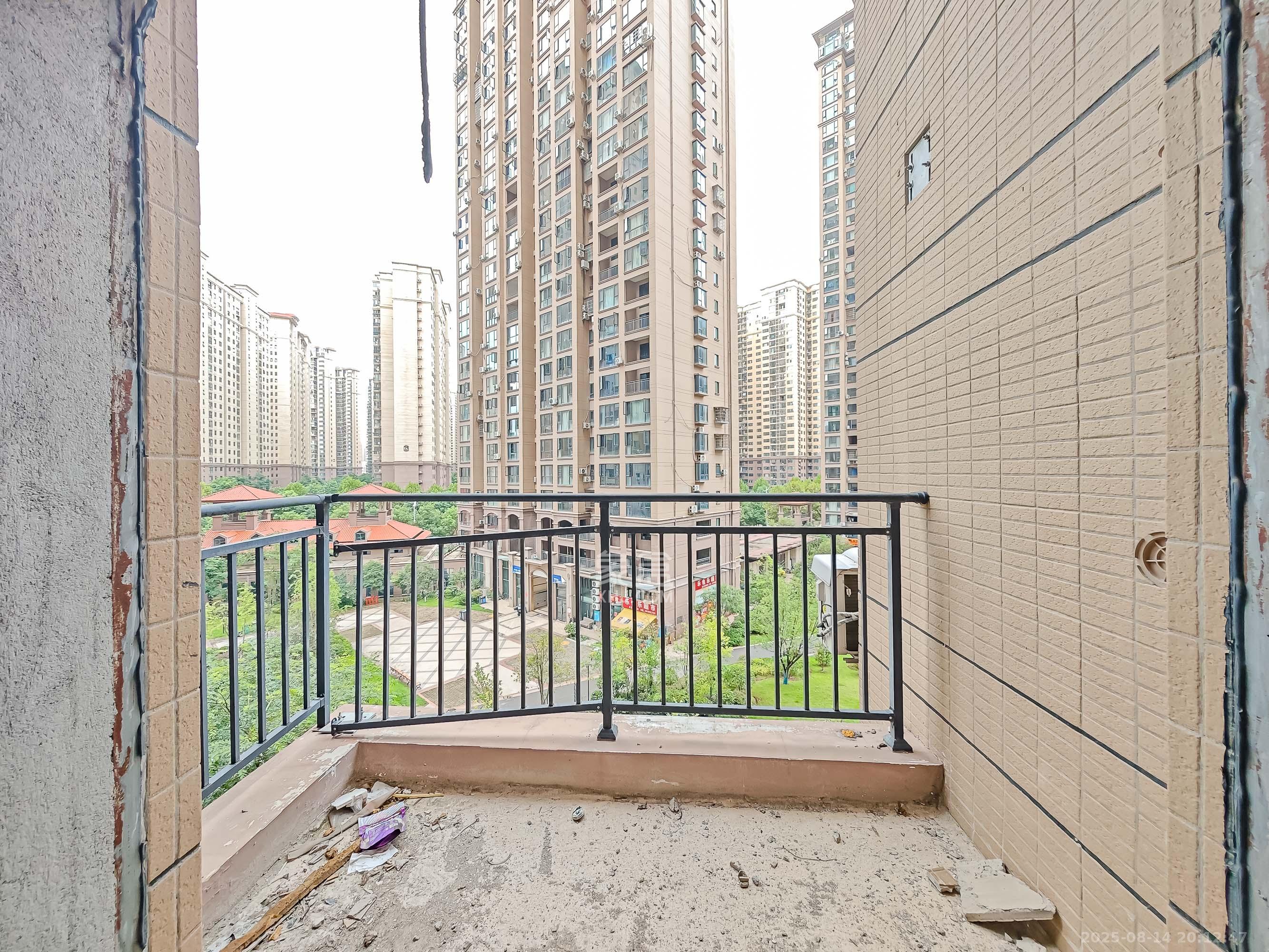 邦盛水岸御园 4室2厅2卫 65.8万 邦盛水岸御园 4室2厅2卫 65.8万阳台