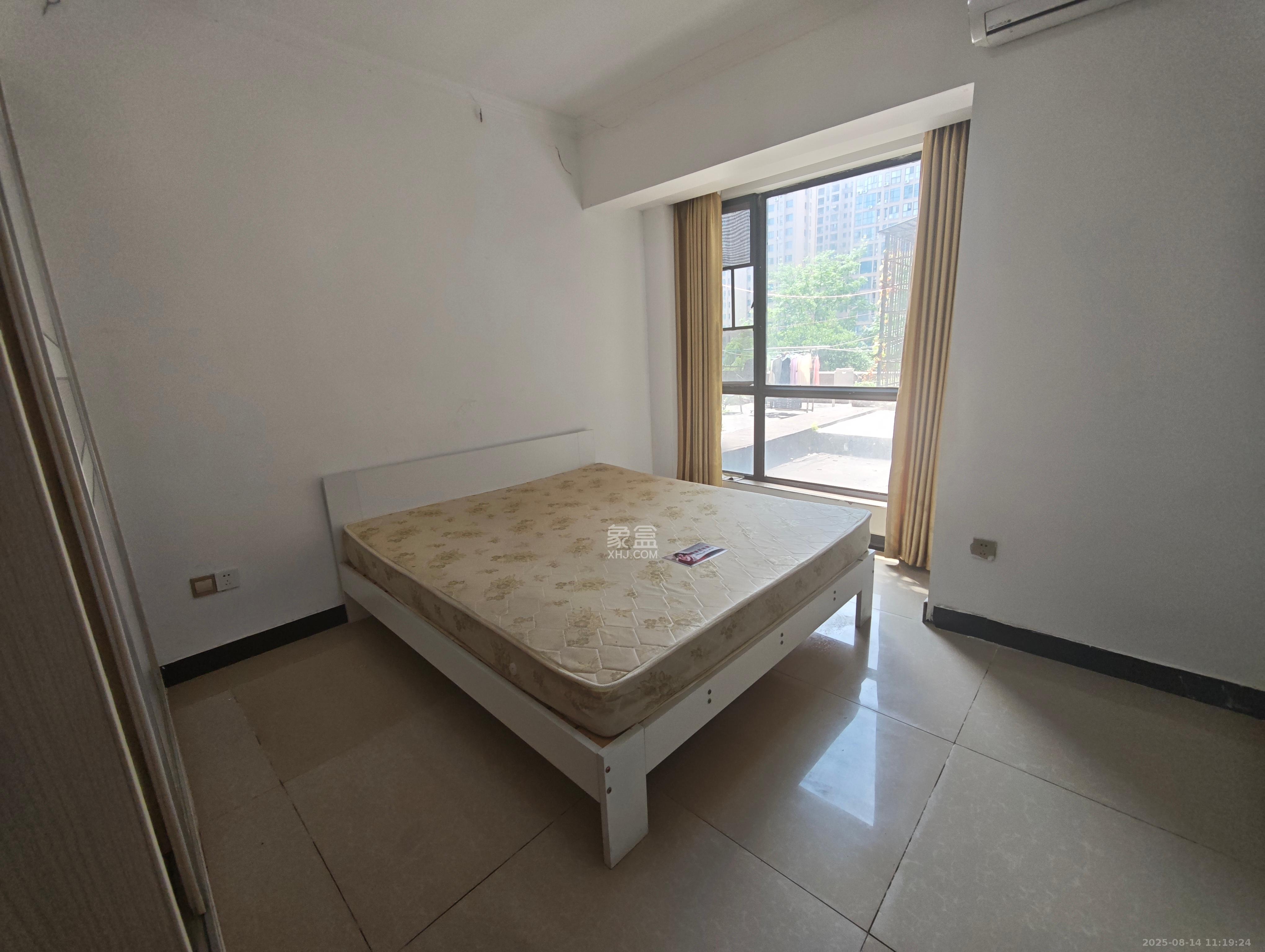 康斯丹郡(融程领秀佳园)  3室2厅1卫    1800.0元/月 康斯丹郡(融程领秀佳园)  3室2厅1卫    1800.0元/月室内图