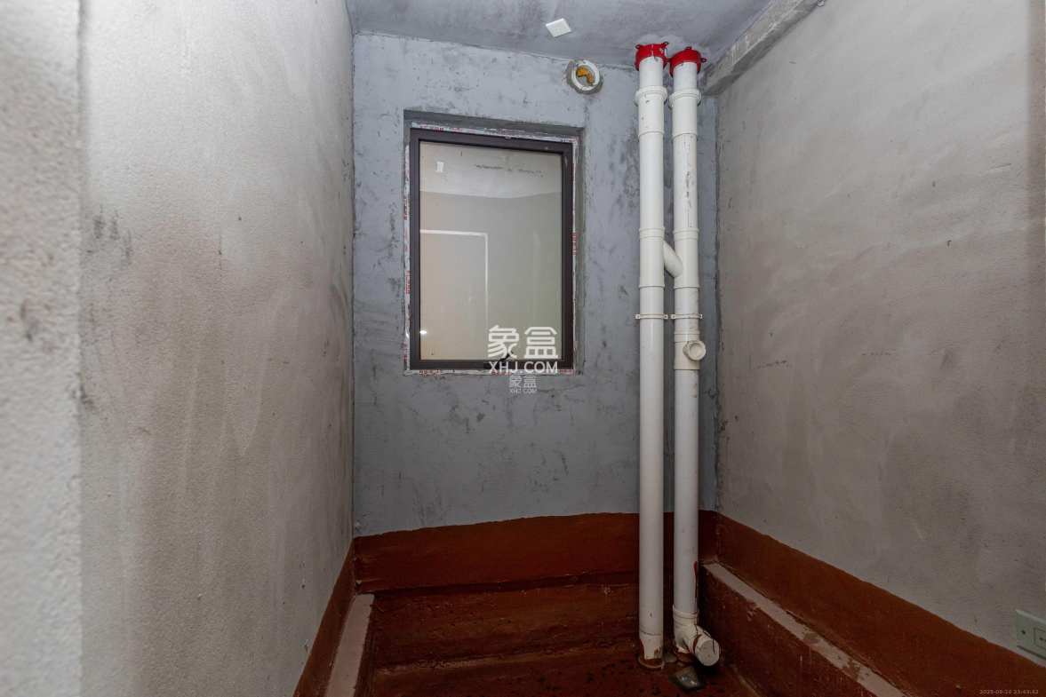 湘域芯城二期  3室2厅2卫    90.0万 湘域芯城二期  3室2厅2卫    90.0万卫生间