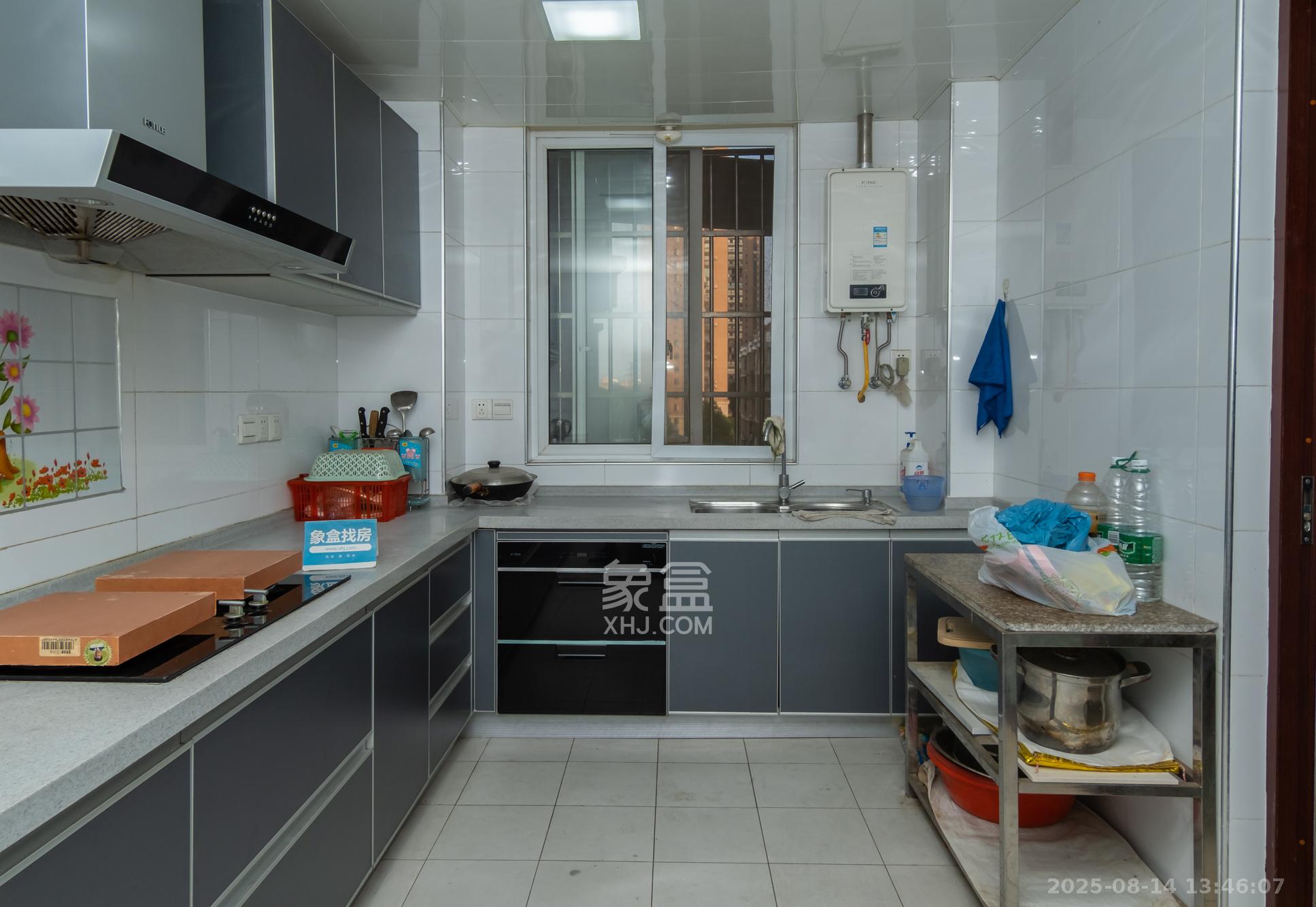 长丰星城 5室2厅1卫 145.0万 长丰星城 5室2厅1卫 145.0万厨房