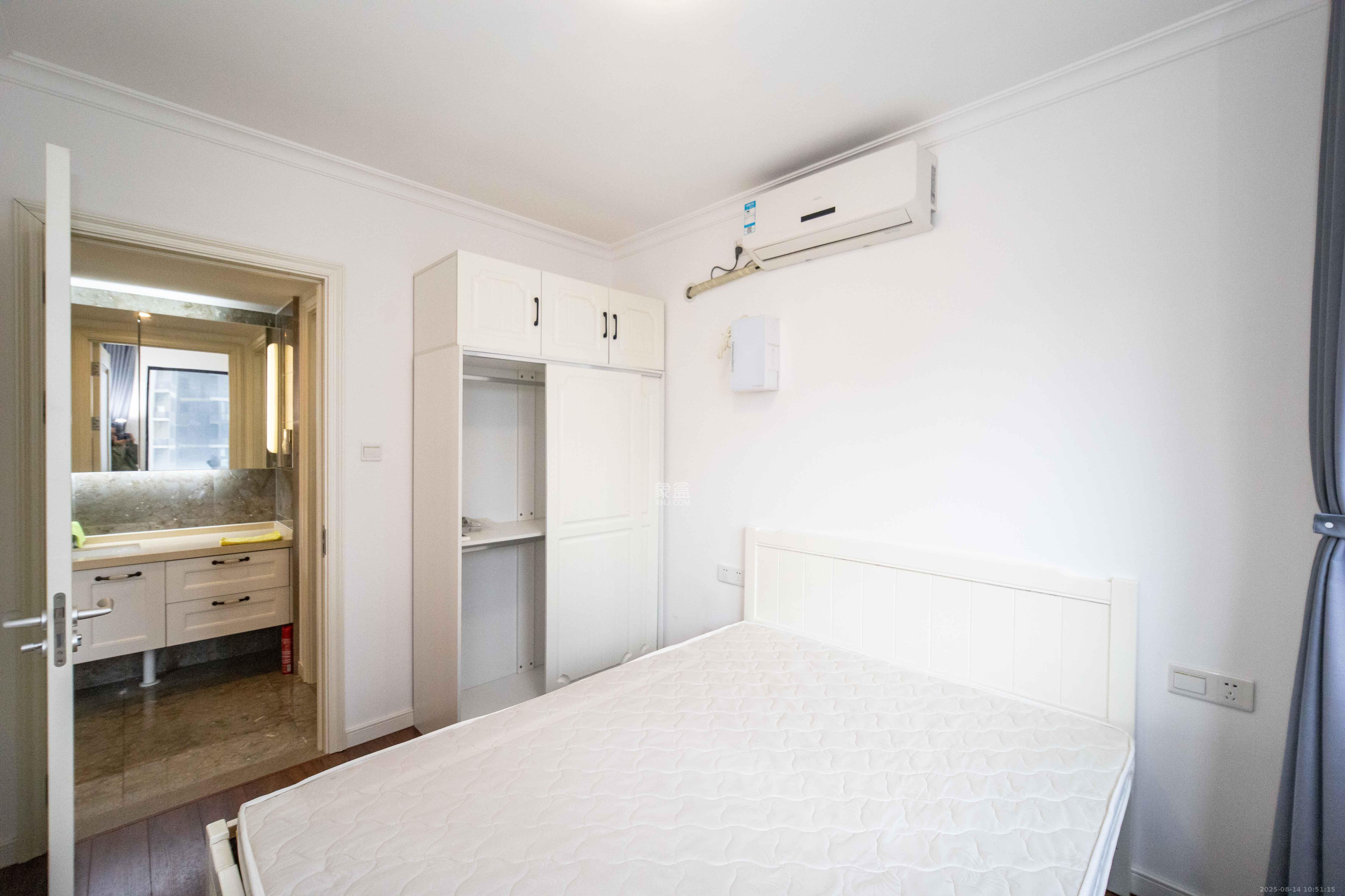 万科金域蓝湾  3室2厅2卫    3300.0元/月 万科金域蓝湾  3室2厅2卫    3300.0元/月室内图